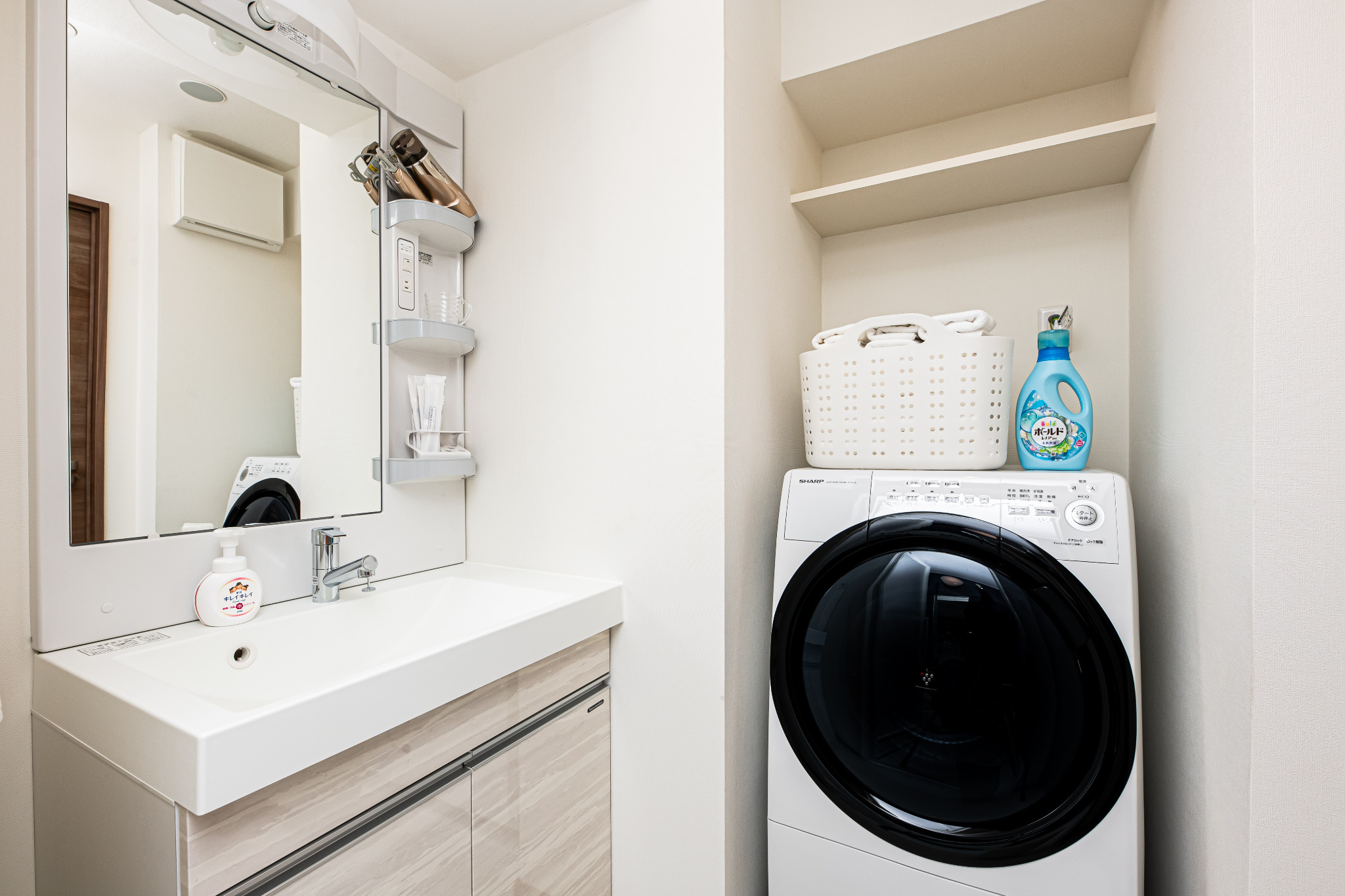 ドラム式洗濯乾燥機で滞在中のランドリーも楽々です!