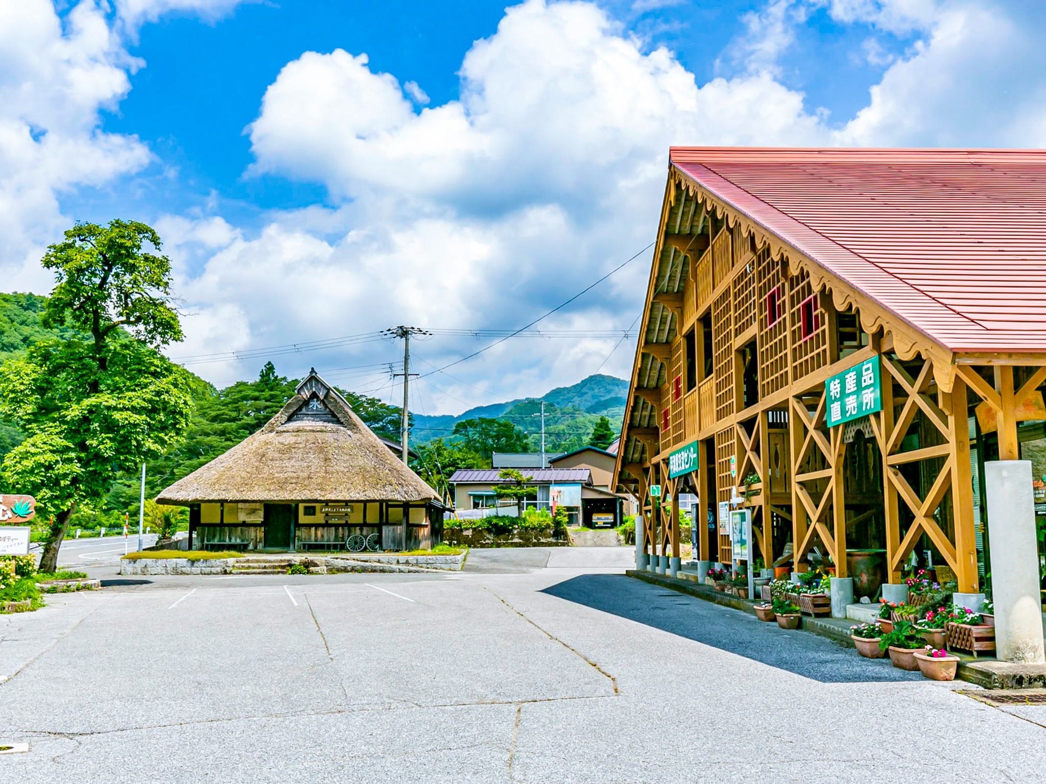 ・売店喫茶のある甲津原交流センターまで徒歩3分