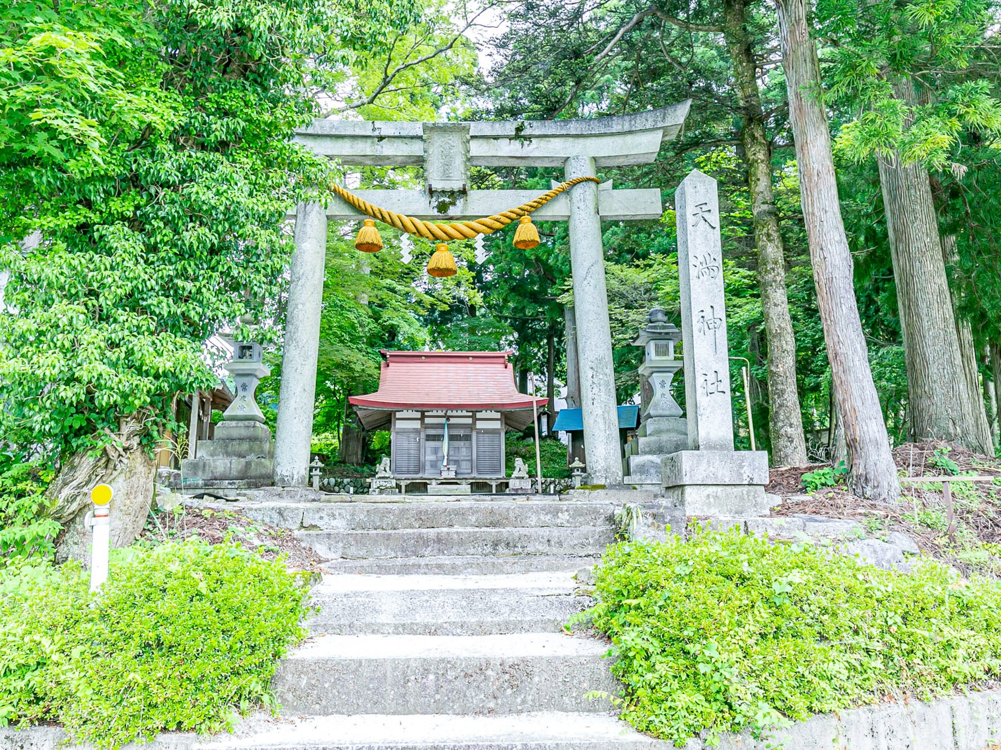 ・周辺には天満神社や姉川ダムなどの観光スポットがございます