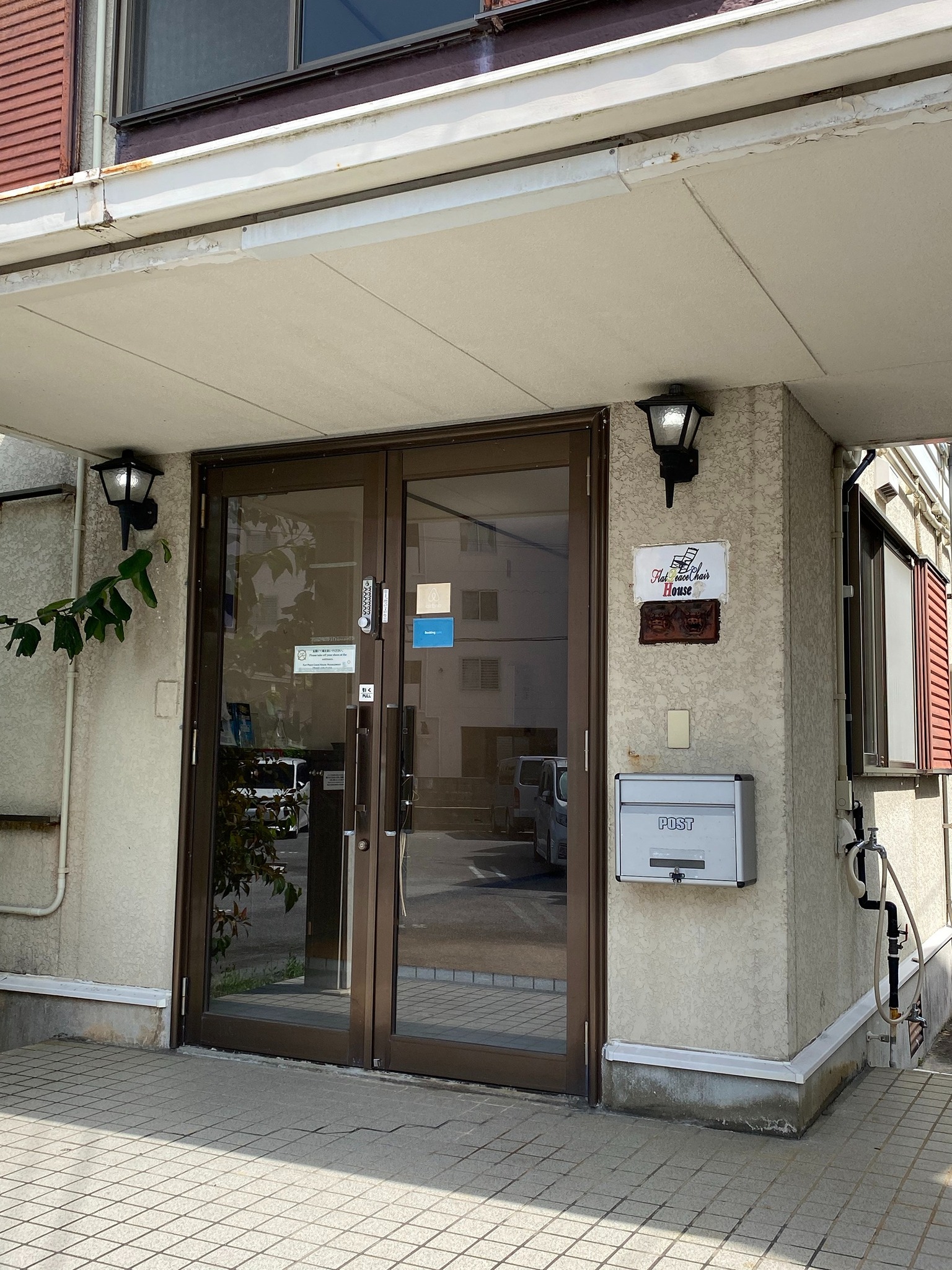 こちらは正面玄関