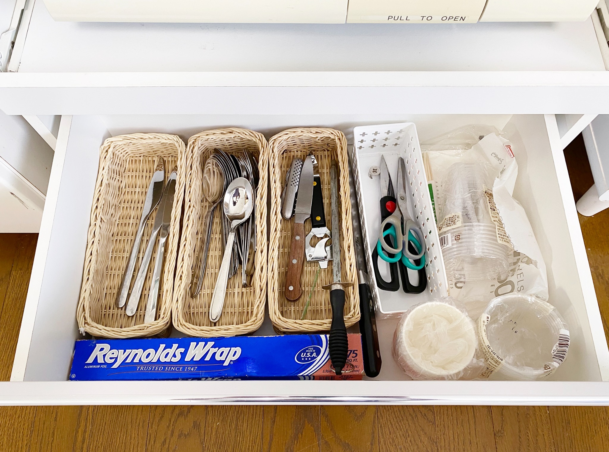 カトラリーも揃ってます