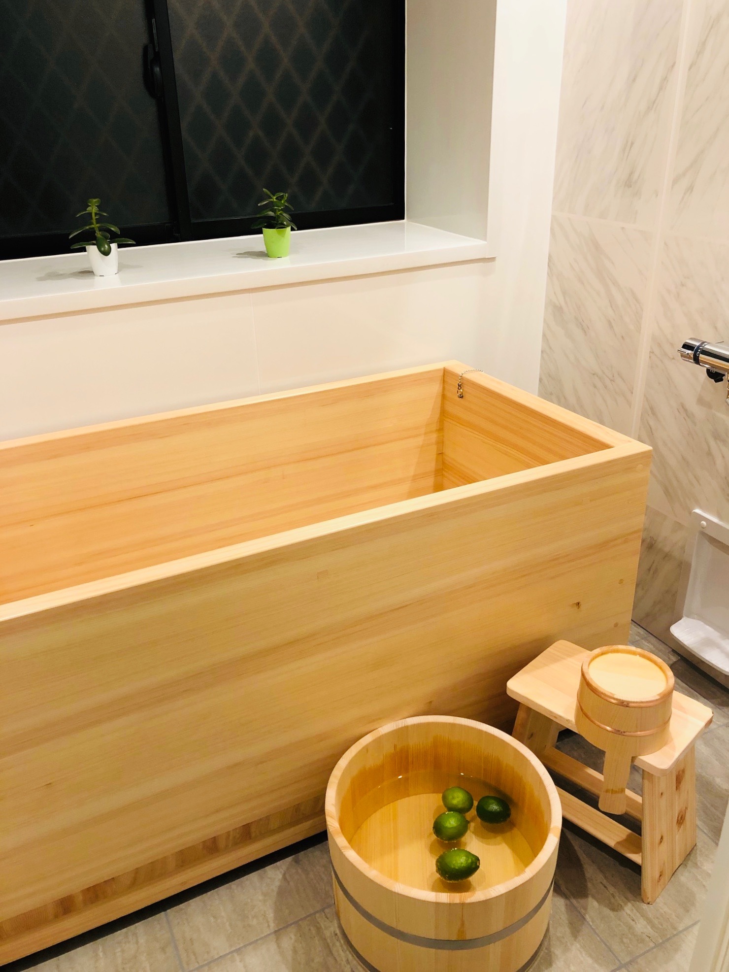 天然素材檜を内装に温かみ溢れるサンハウス【Ｖａｃａｔｉｏｎ　ＳＴＡＹ提供】 写真4