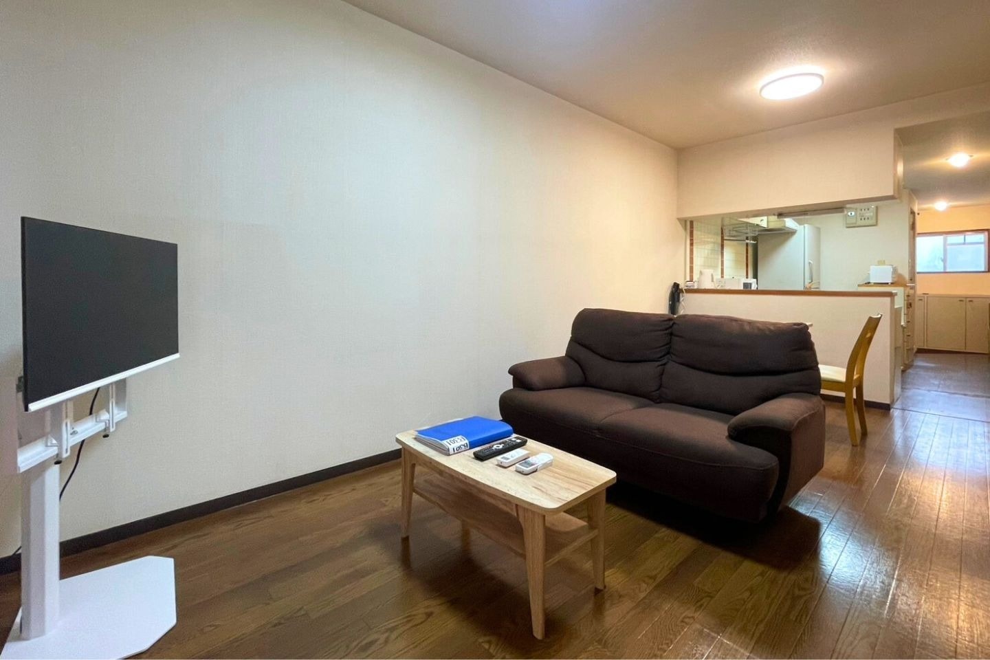 アリーナ迄電車と徒歩で25分・グループに人気の2LDK貸切・定員5・防犯カメ有【B301】