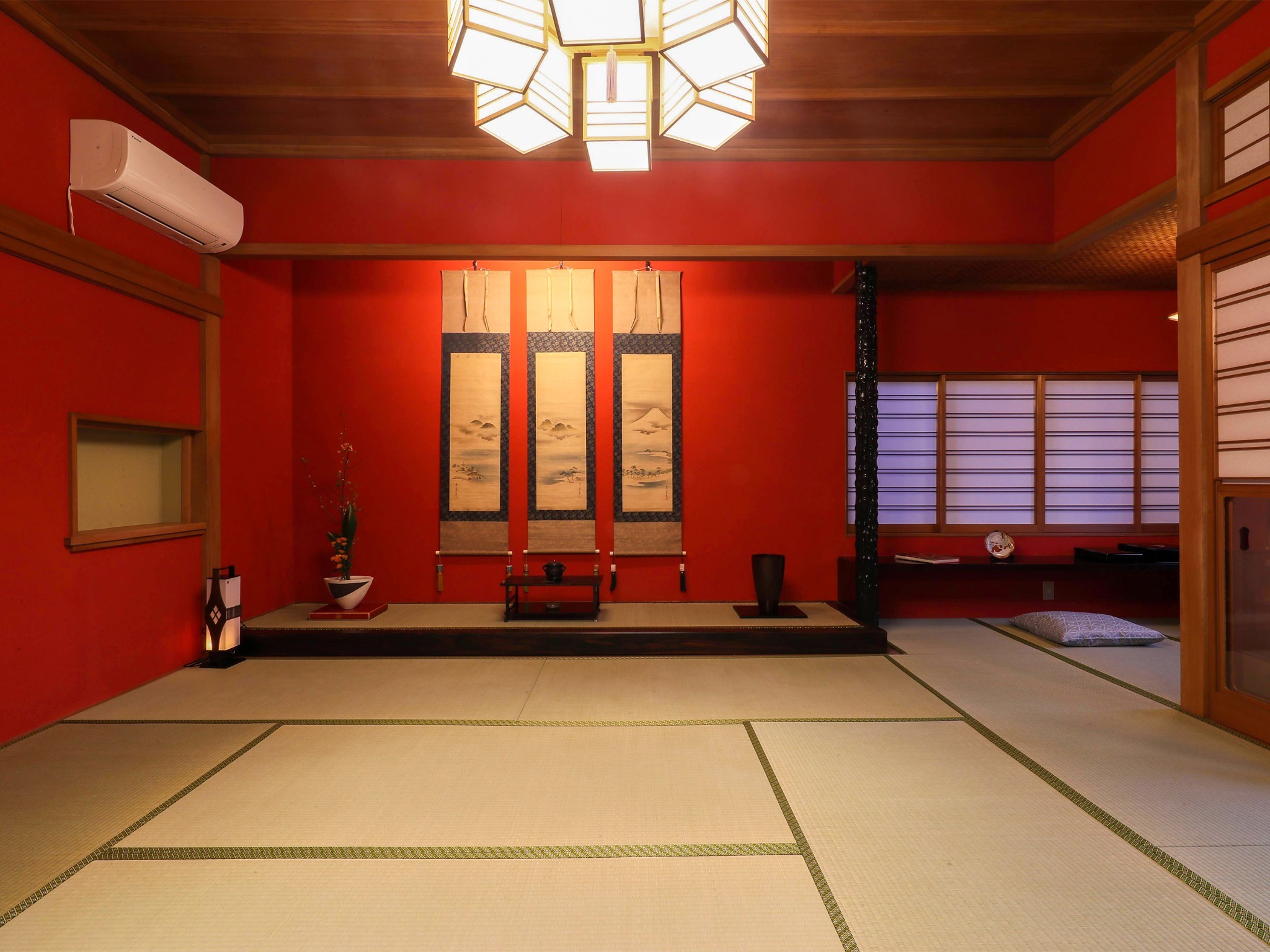 ・＜寝室＞和室7.5畳+書院2畳で構成された広々としたお部屋