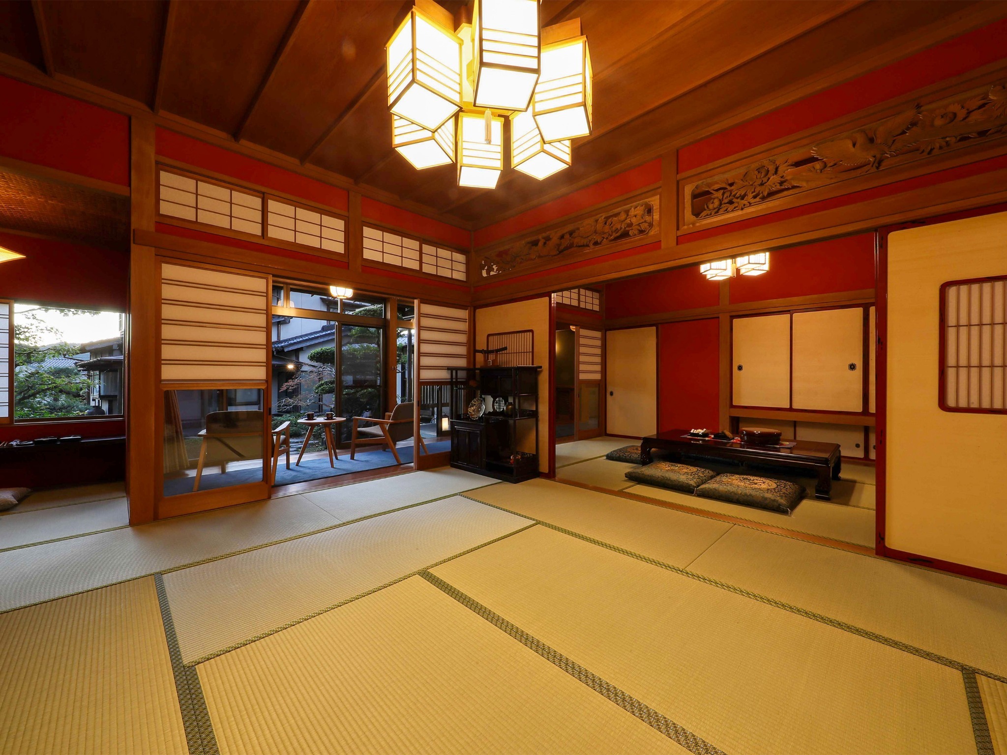 ・＜居間/寝室＞足を延ばしてリラックスできる、落ち着いた畳の空間です