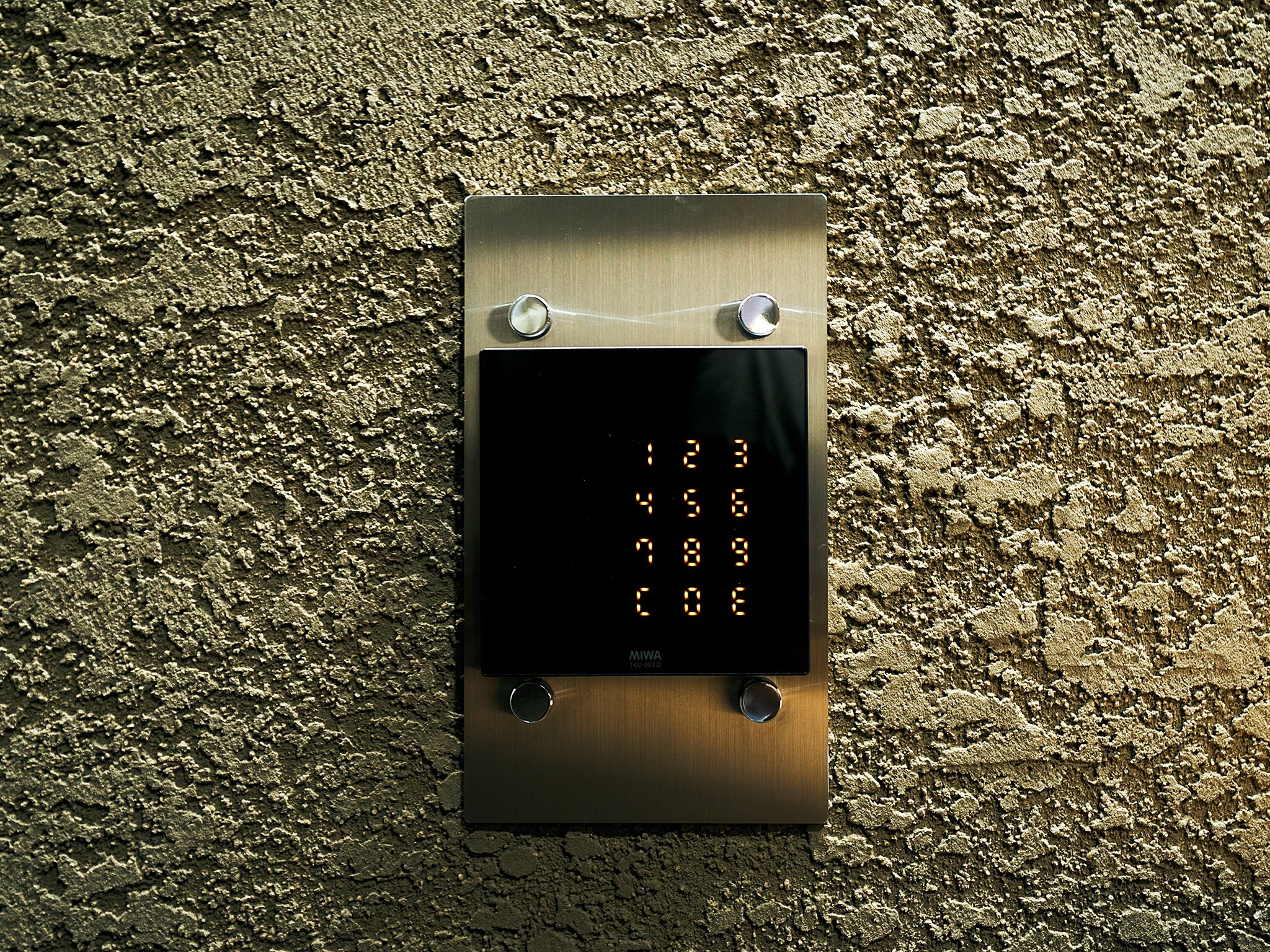 エレベーターホールの開錠もキー番号を使用します