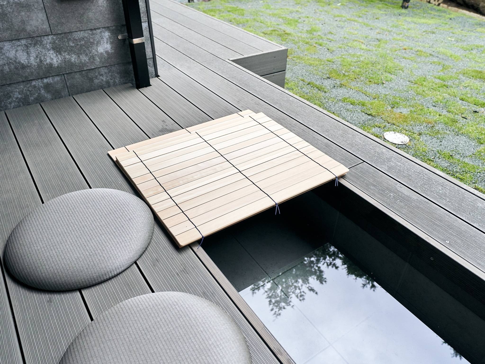 全室共通/天然温泉のテラス足湯