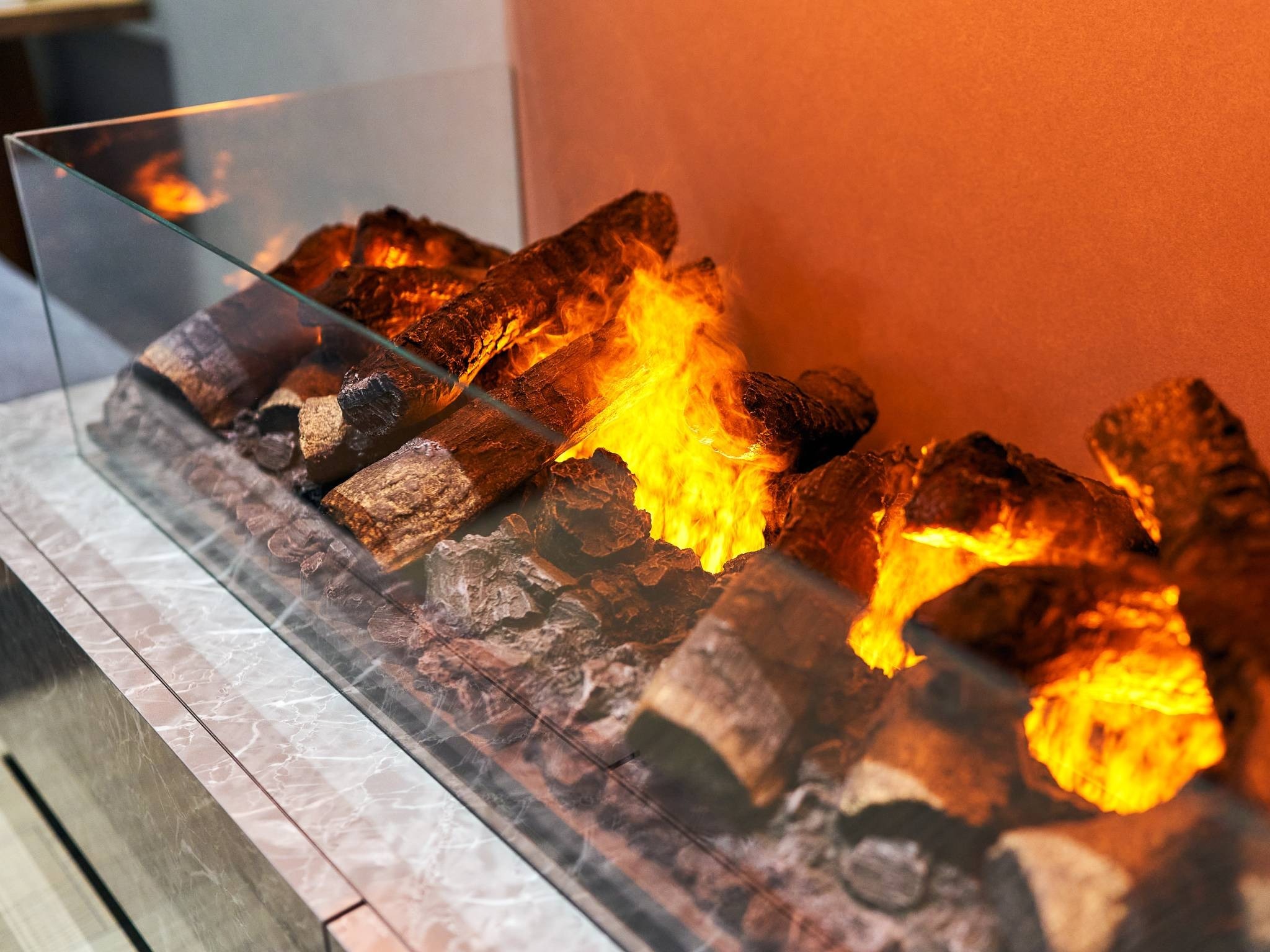 客室イメージ/暖炉風インテリア