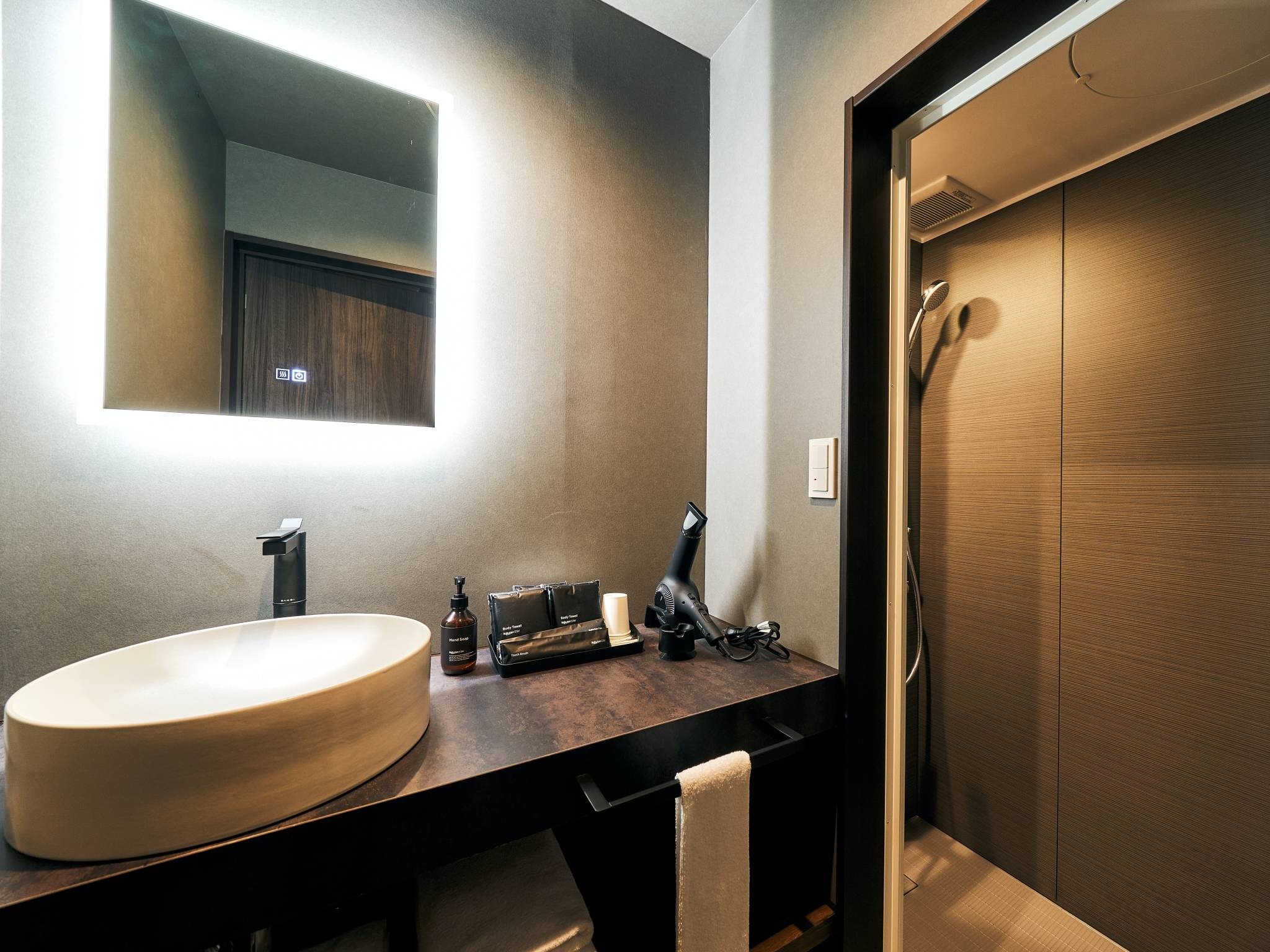 101‐103/洗面化粧台、シャワールーム