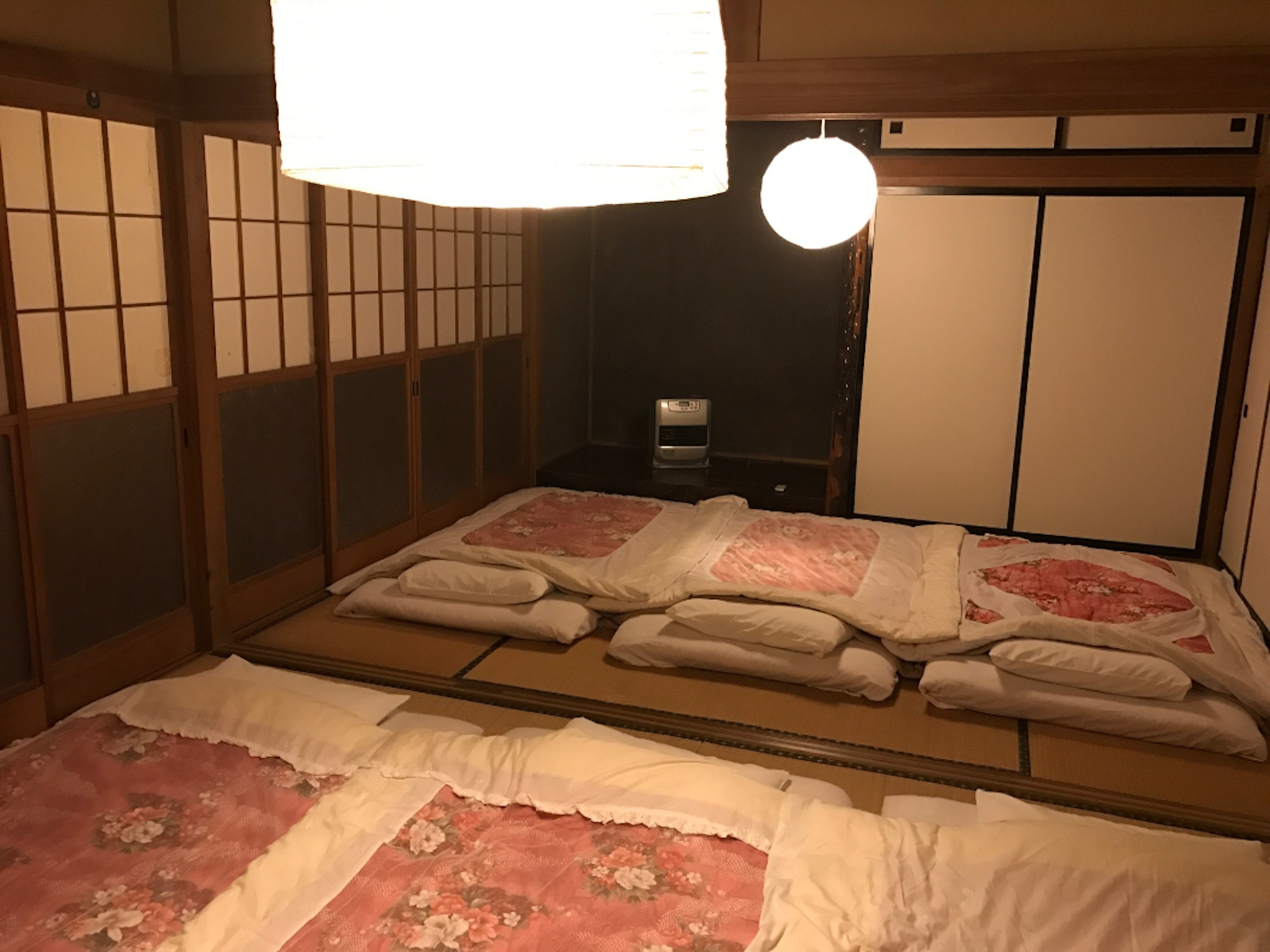 寝室 布団設置後