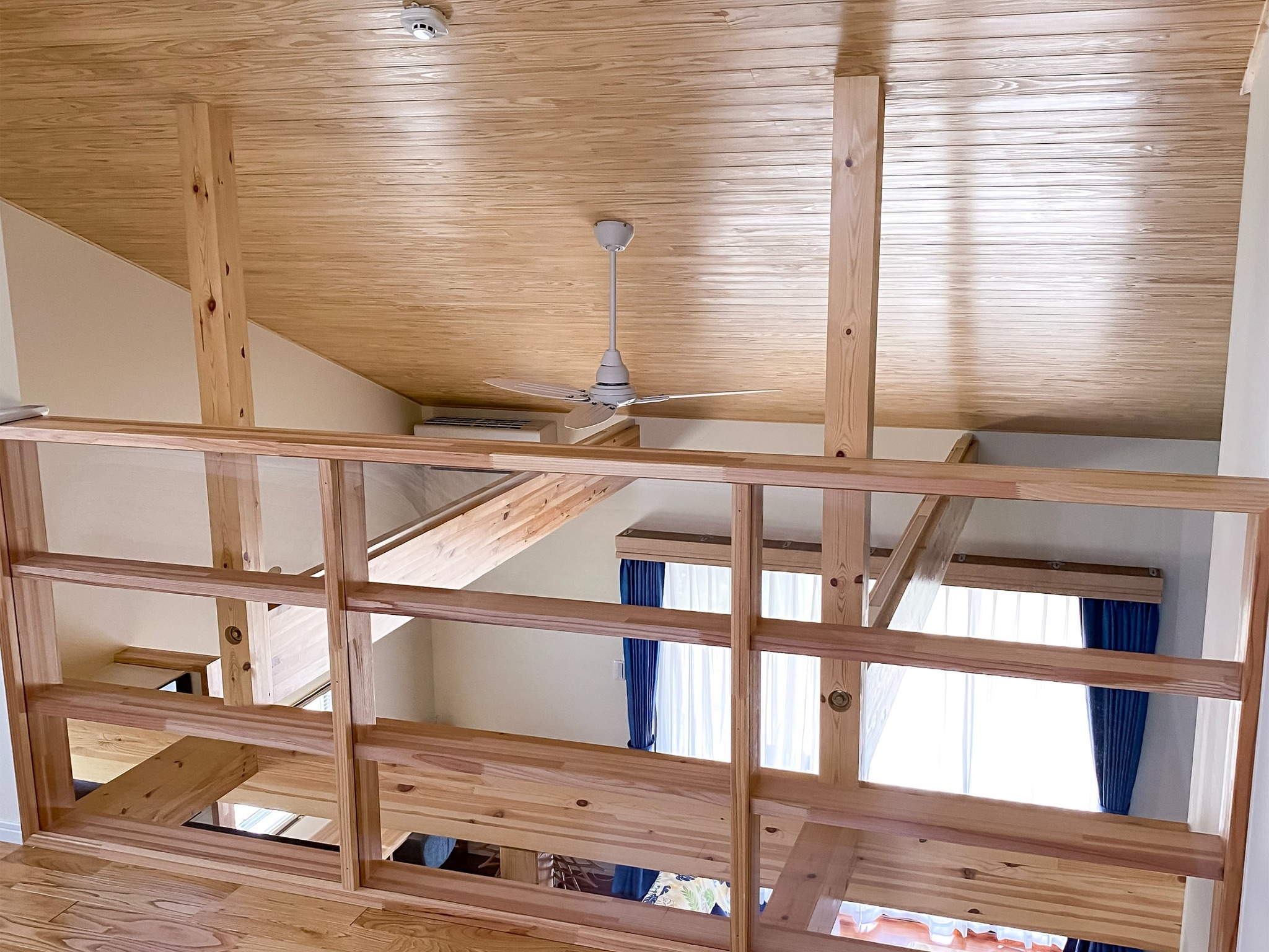 ・EAST・WESTどちらも2階は吹き抜けになっています