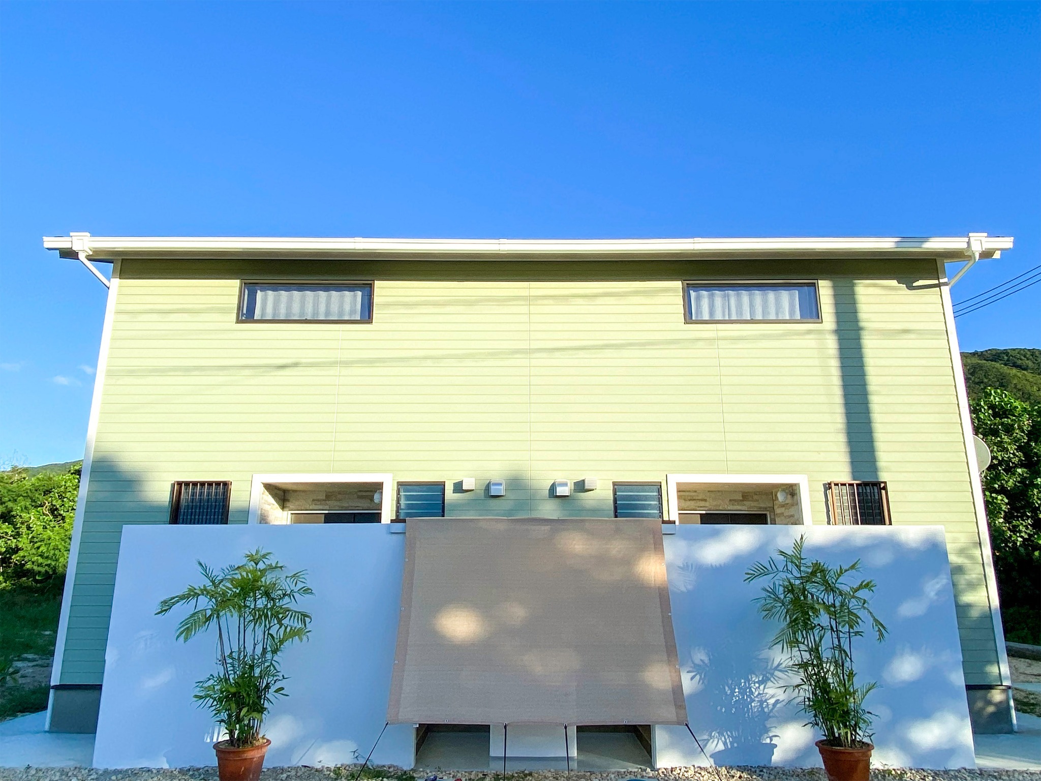 ・外観 つい立ての裏側が各入り口です