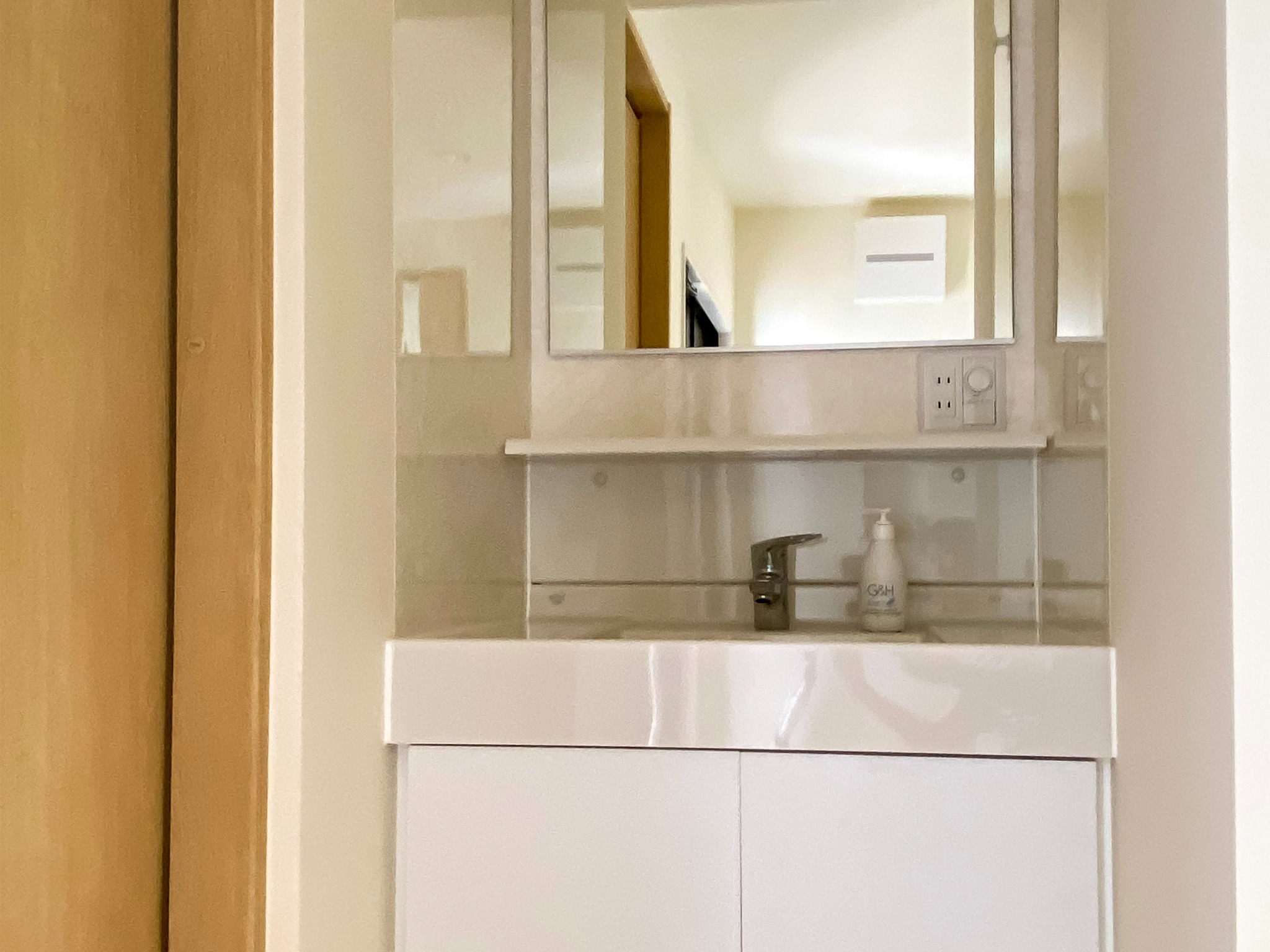 ・洗面台 ハンドソープやドライヤーを設置しています