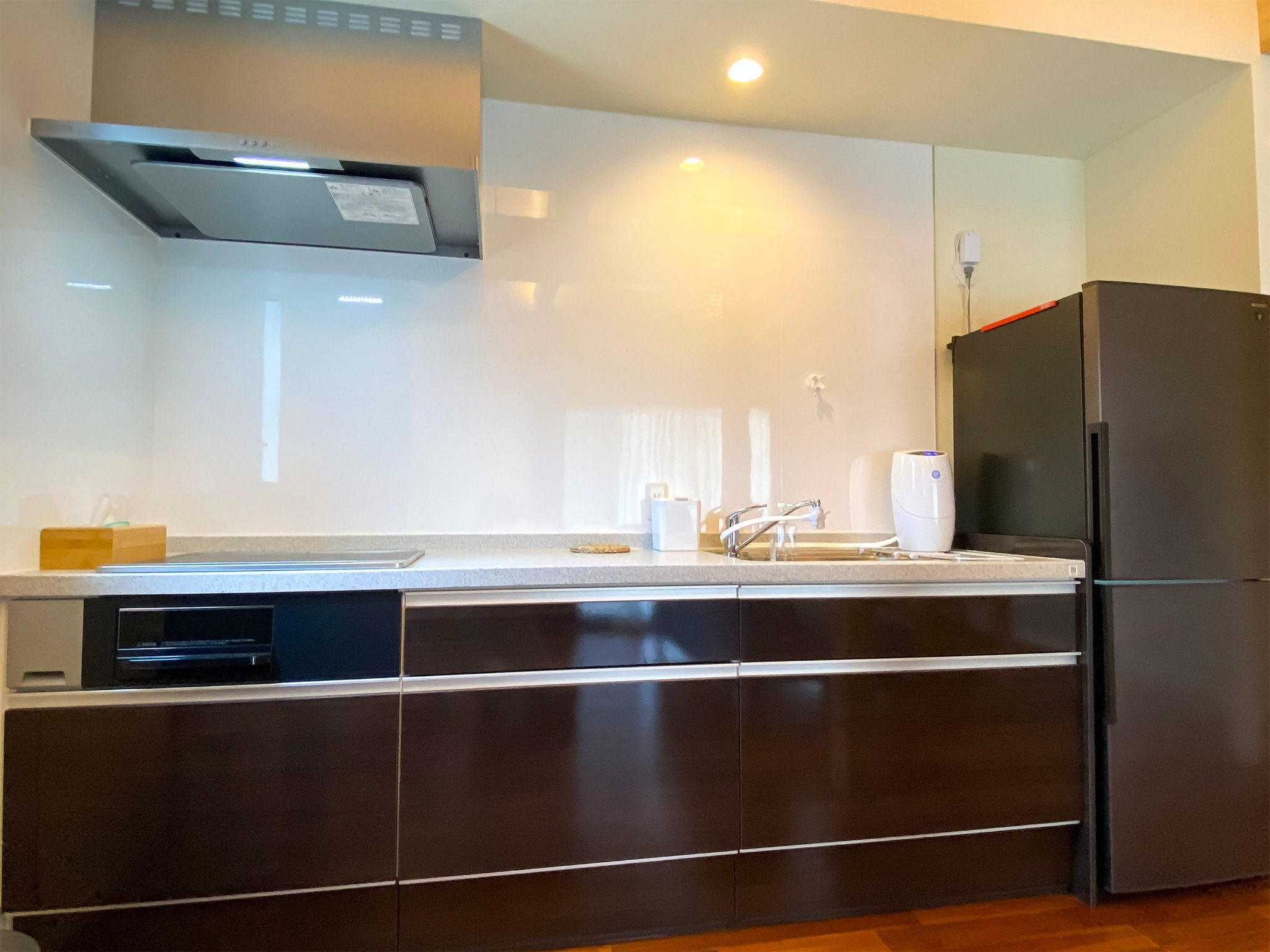 ・WESTキッチン 大容量の冷蔵庫を設置しています