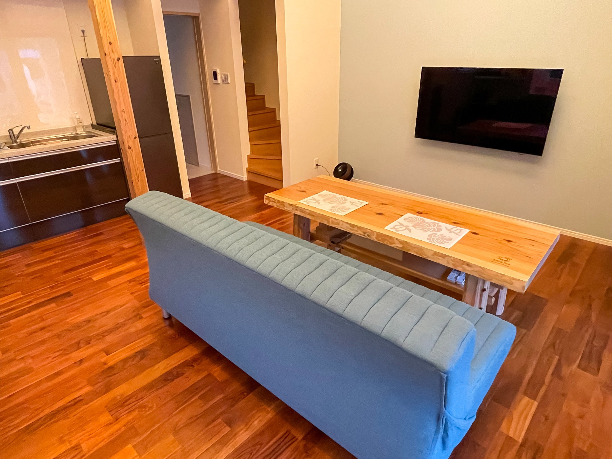 ・WESTリビング 夕暮れが自慢の客室です