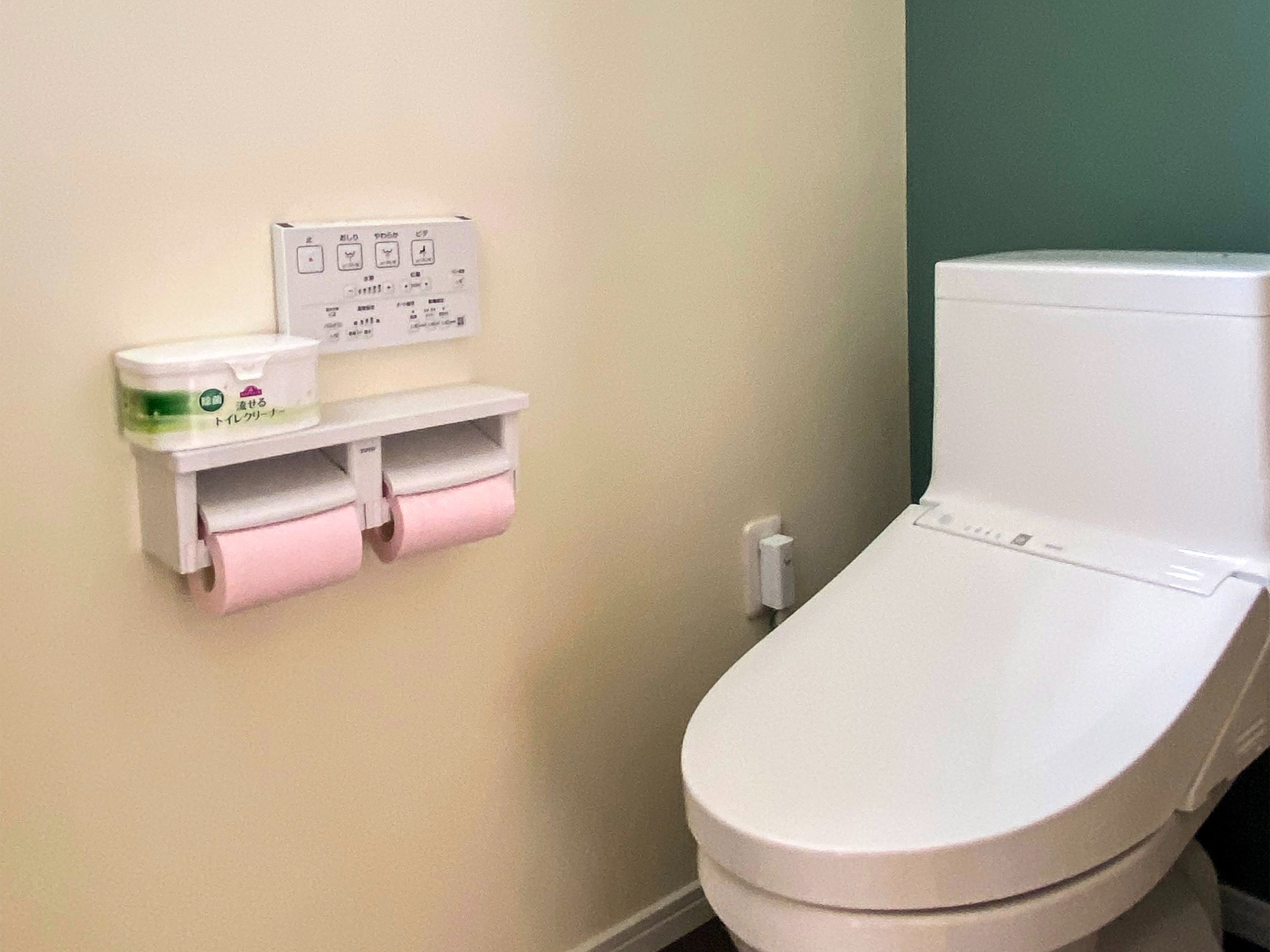 ・WESTトイレ トイレやバスルームは各客室にございます