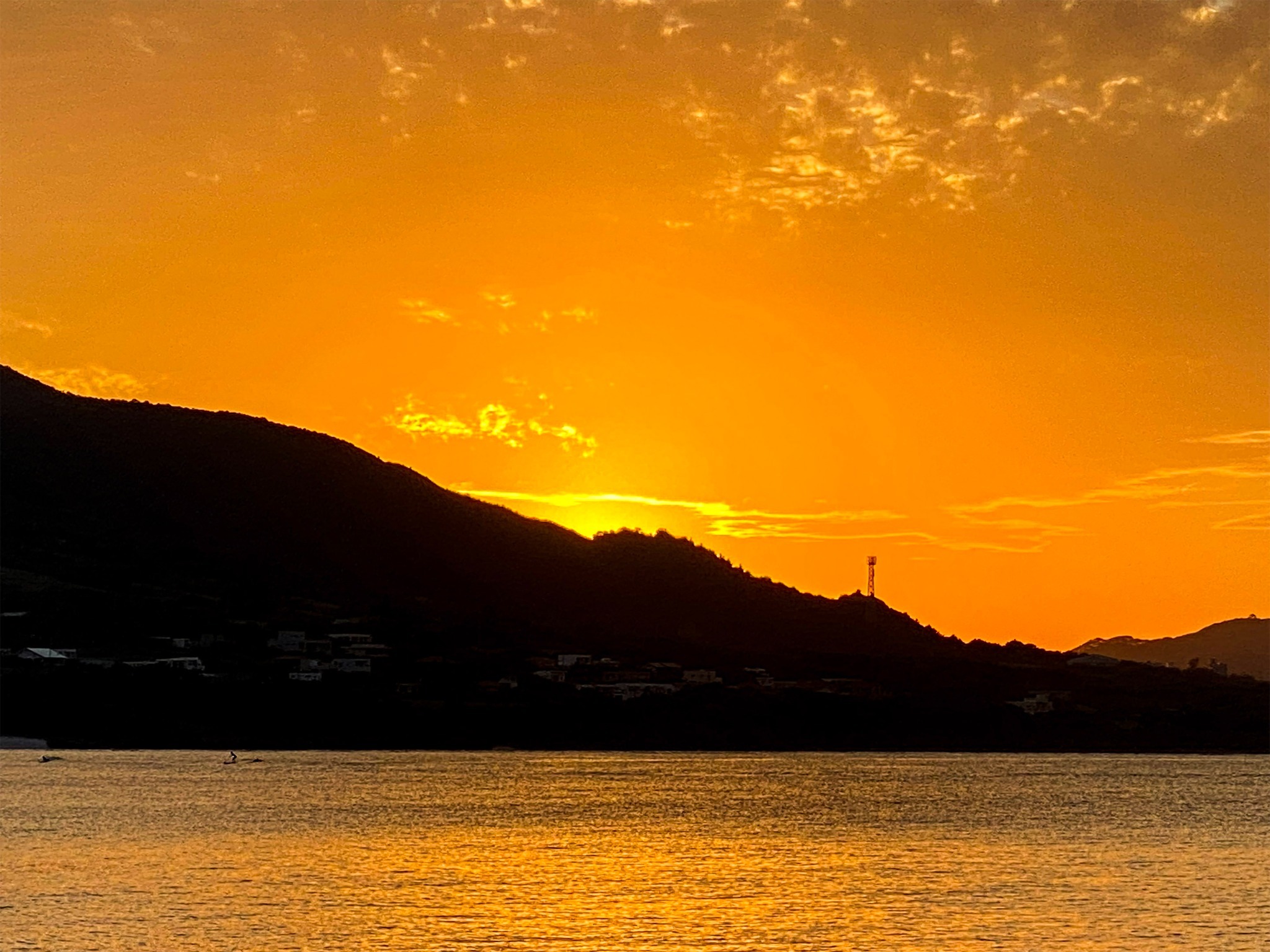 ・米原ビーチ 真っ赤に染まった空