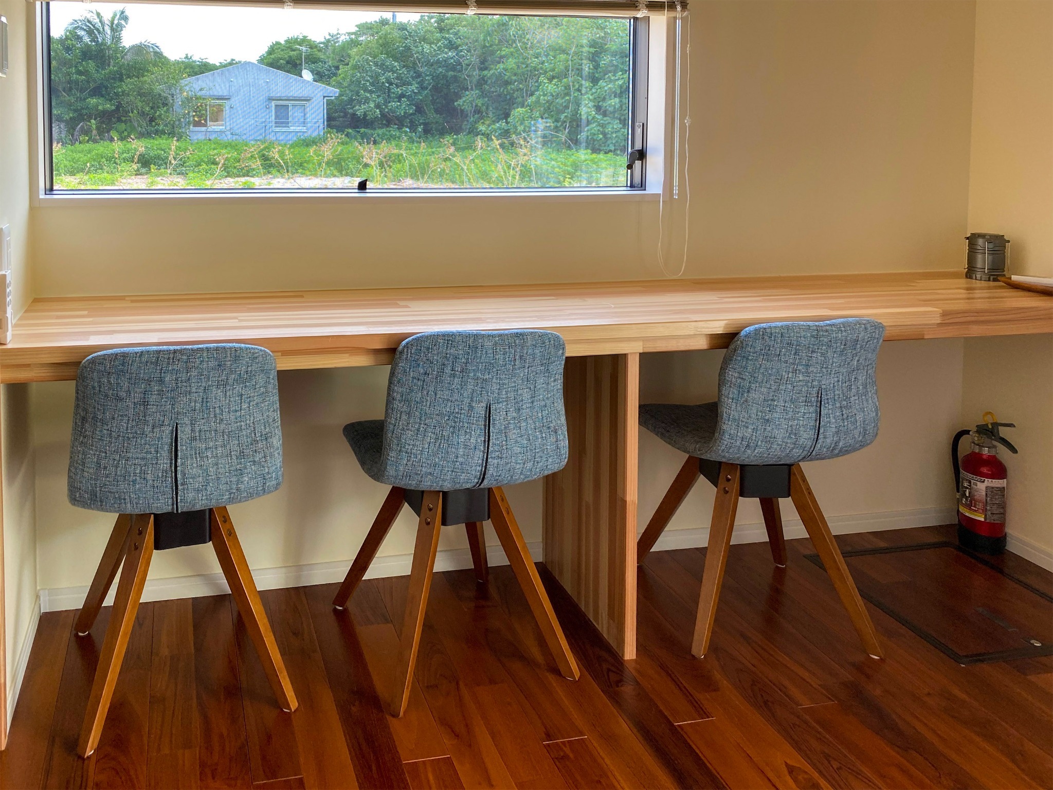 ・EASTカウンター リモートワークやお子様のお勉強タイムにご利用ください