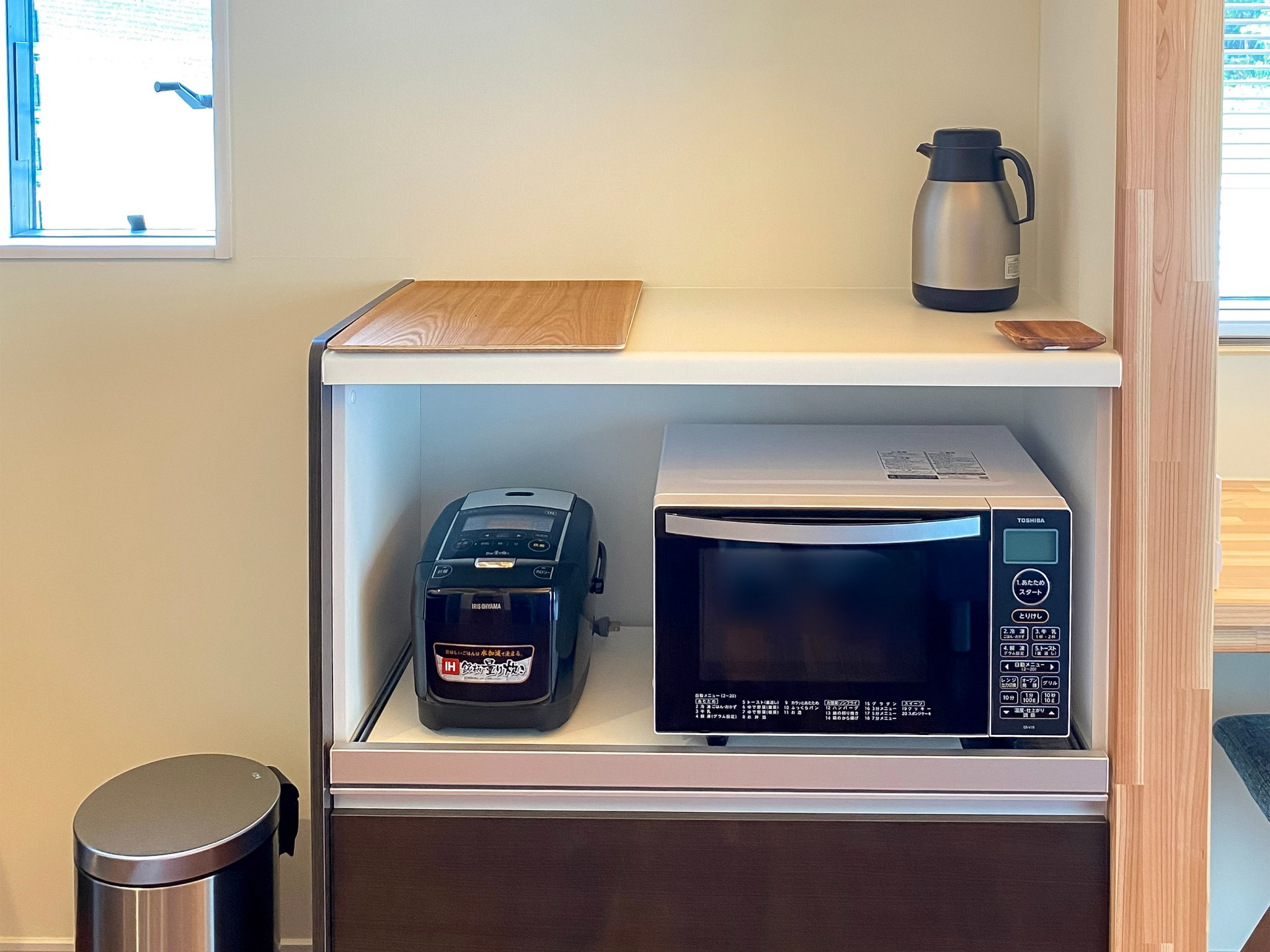 ・EASTキッチン オーブン機能付き電子レンジ、炊飯器をご利用ください