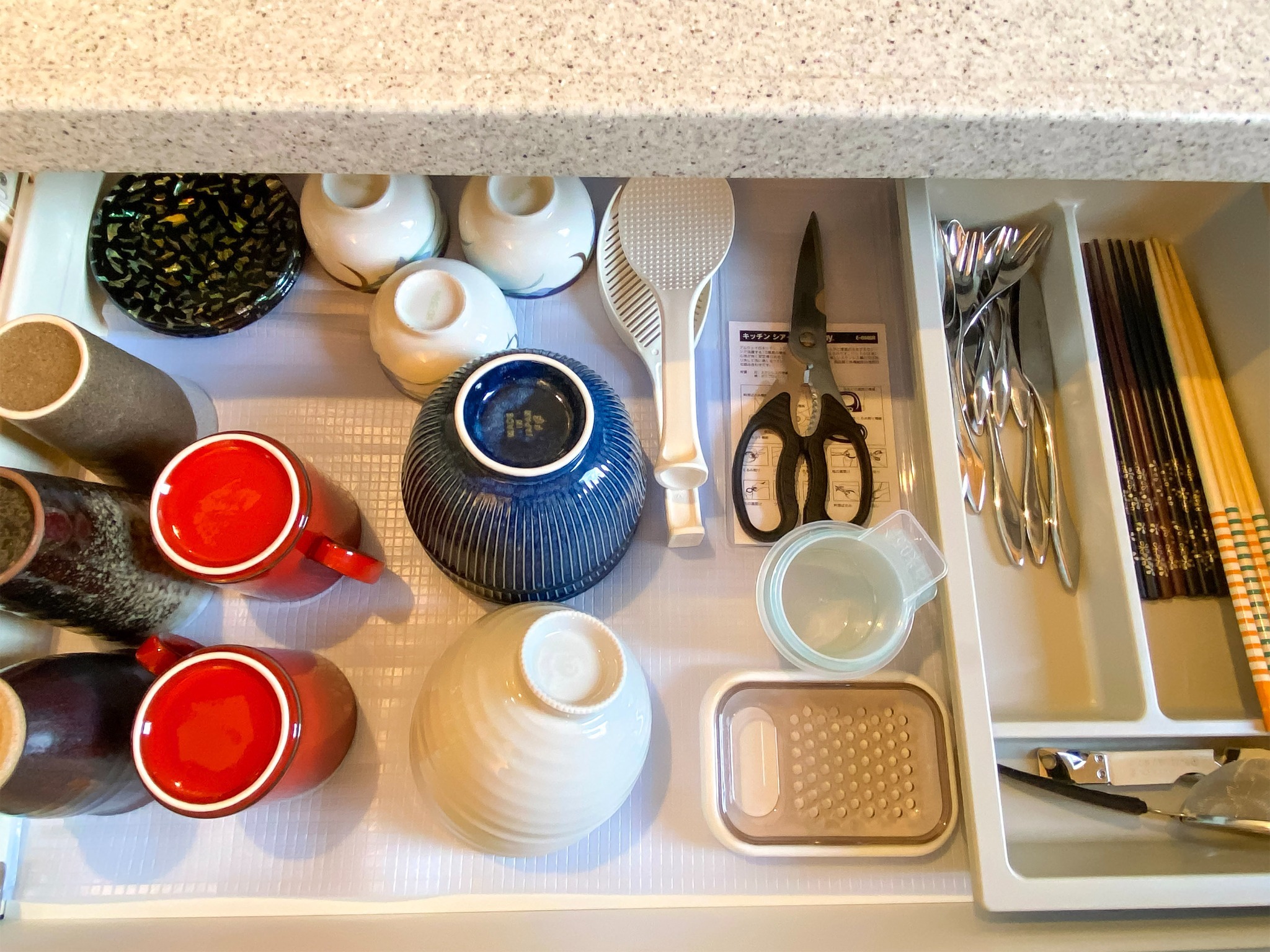 ・お箸やカトラリーもご用意しております