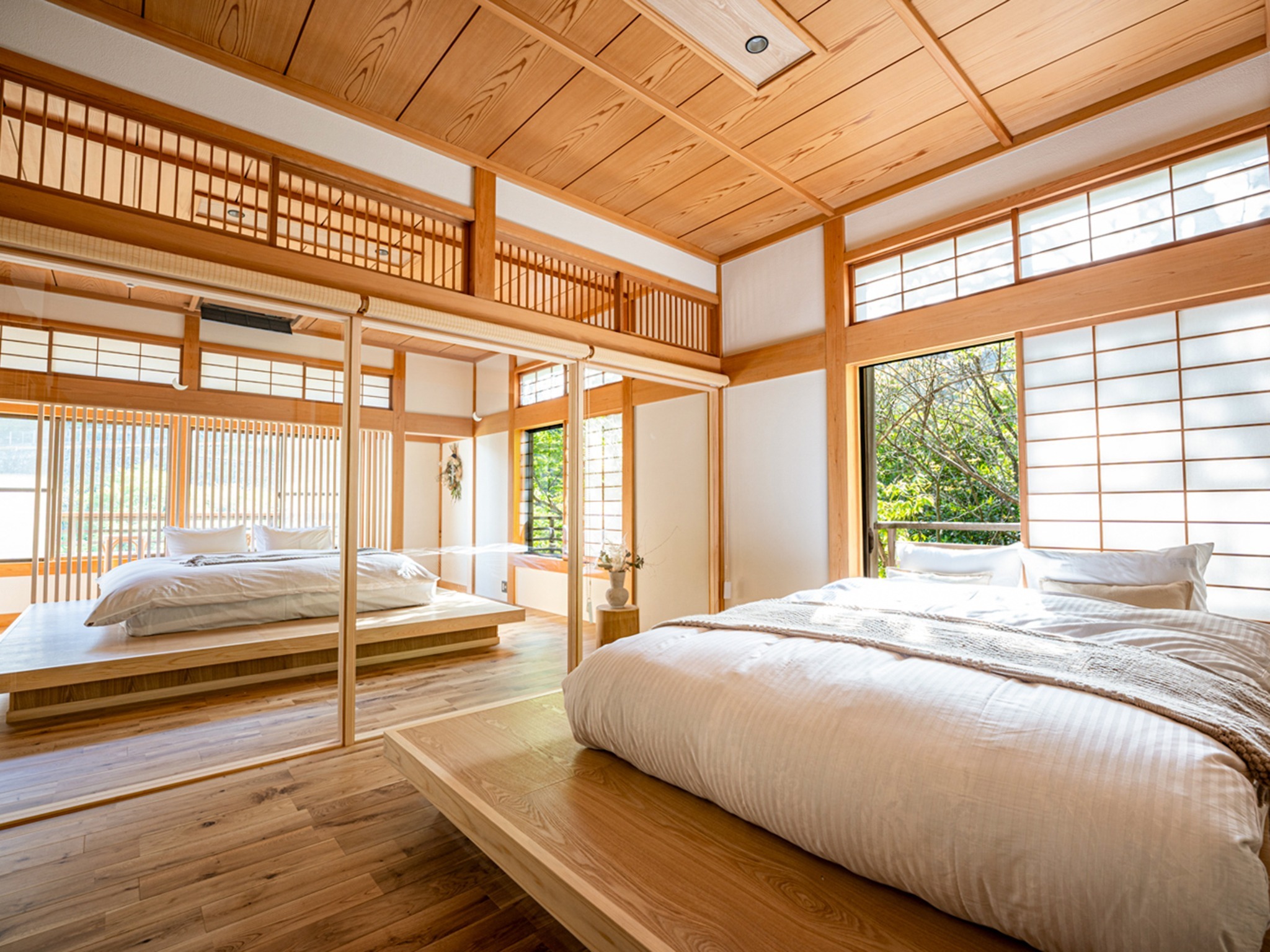 ・【ベッドルーム】和室の面影を残しながらモダンな雰囲気を感じさせます