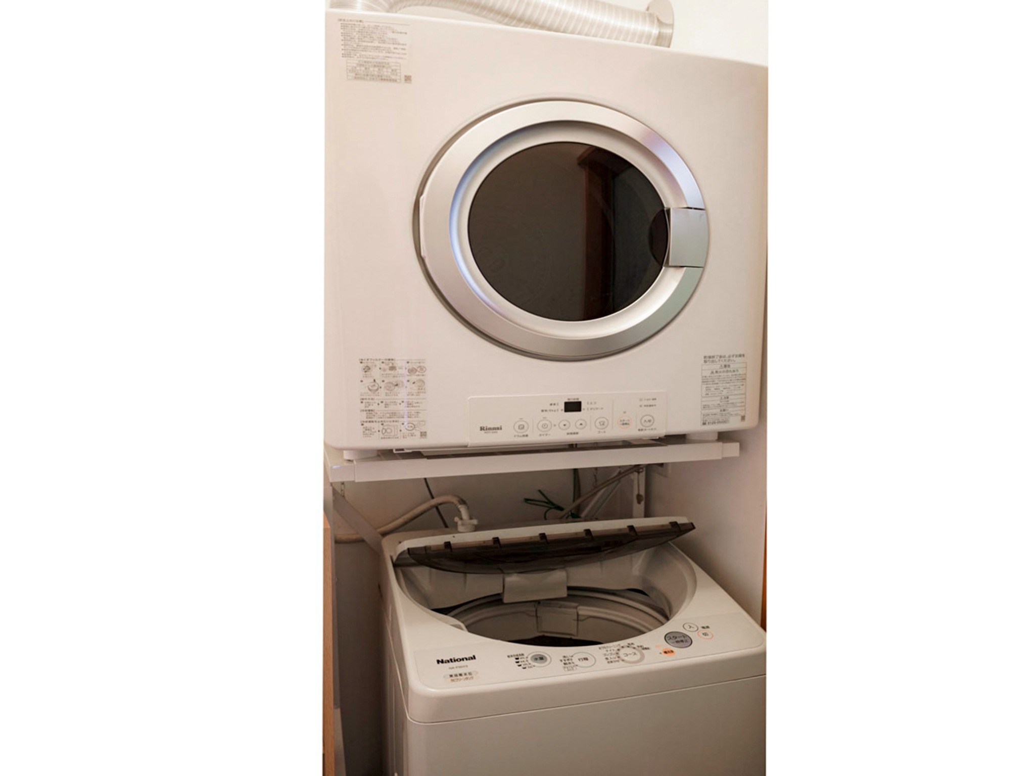 ・【洗濯機・乾燥機】お洋服が洗って乾かせます。長期滞在も快適です