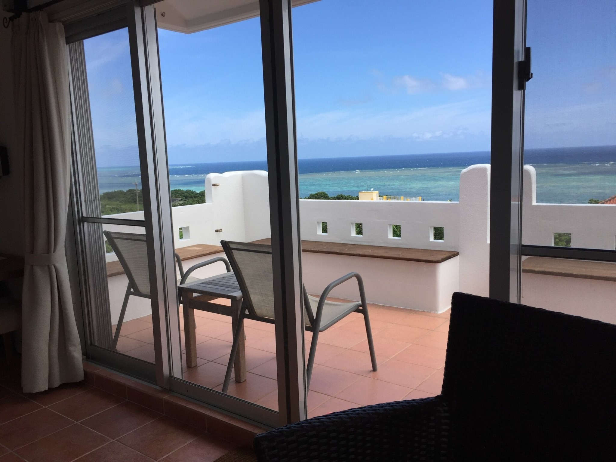 室内から見たテラス