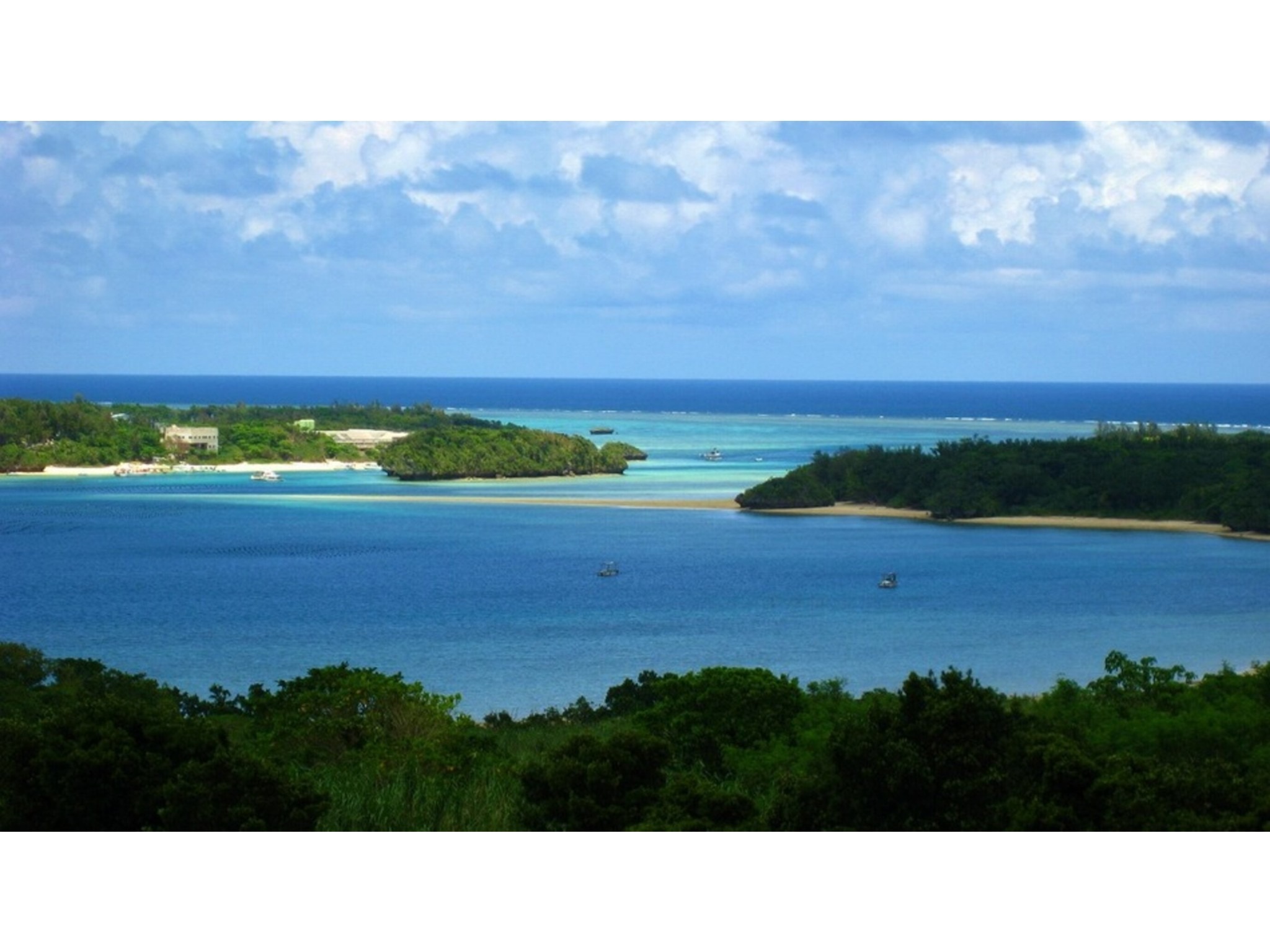 川平湾まで車で5分