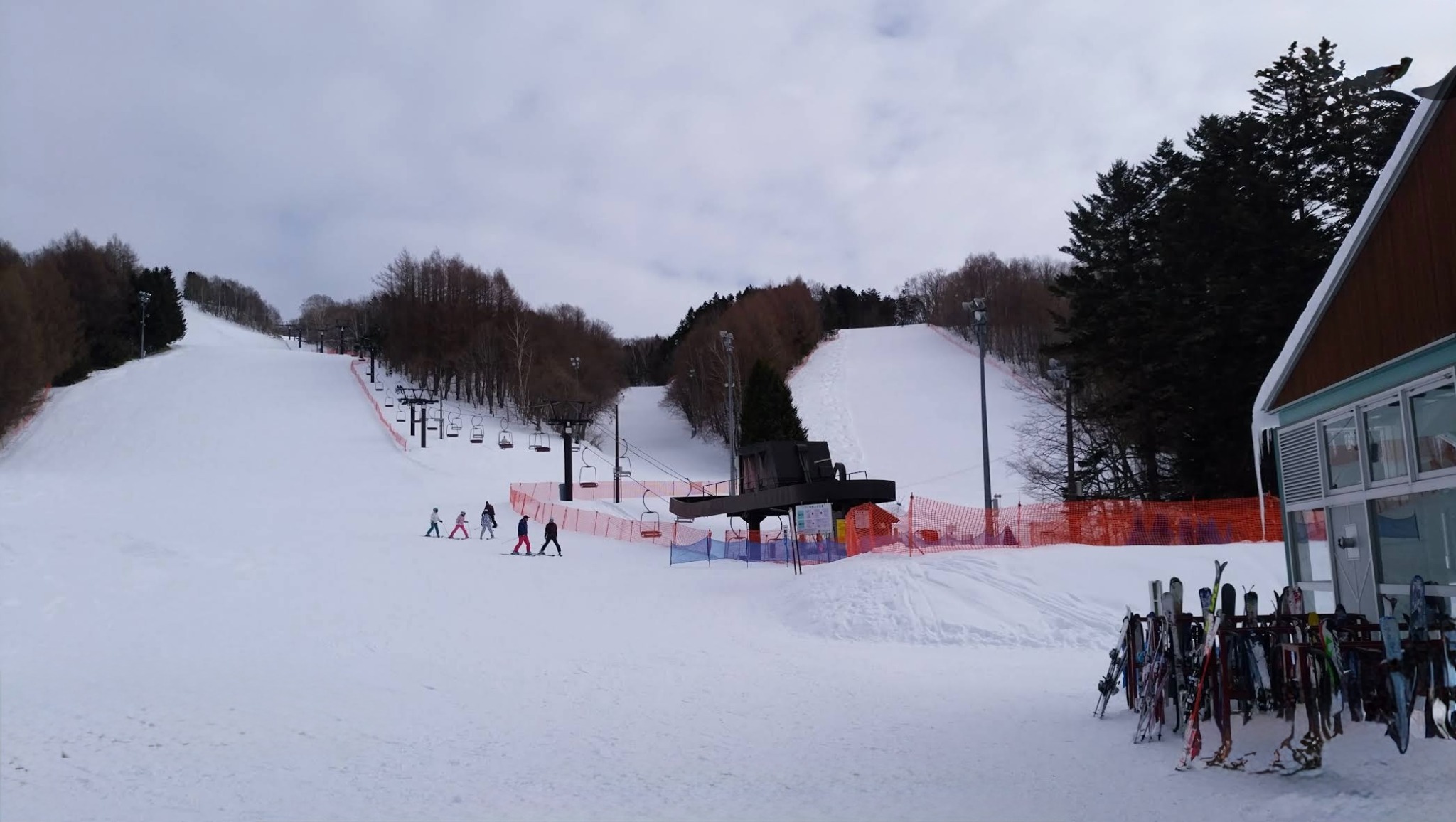 網走レークビュースキー場まで車で10分です。