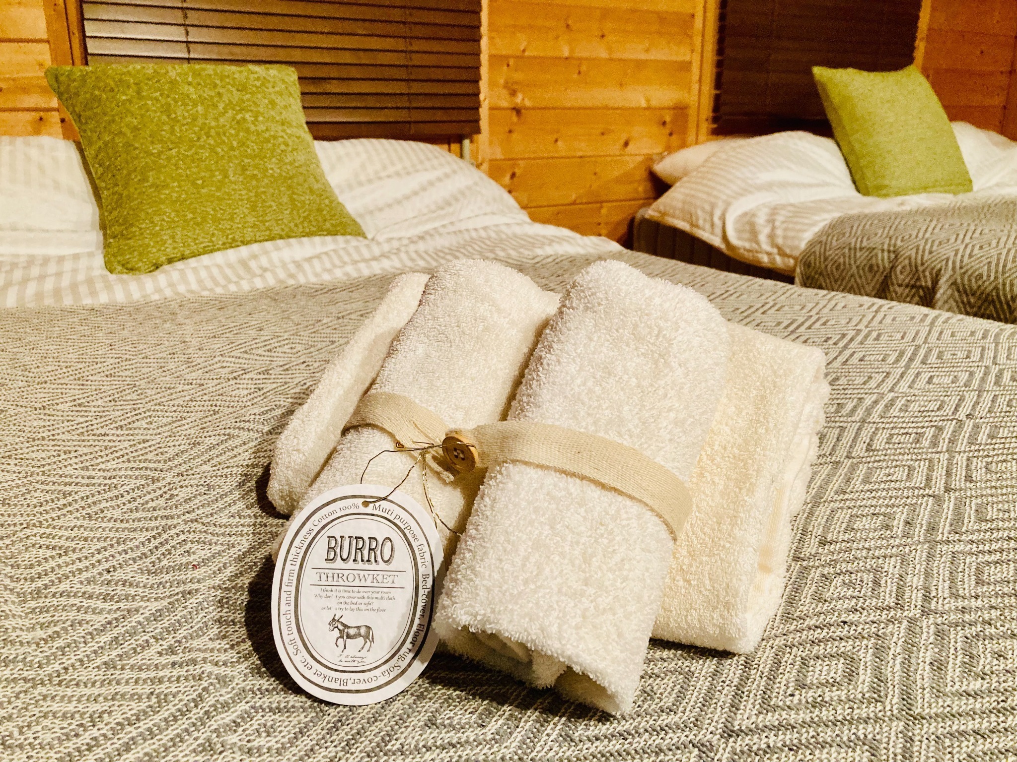 お一人様に付き、バスタオル、フェイスタオル各1枚ずつご用意しています。