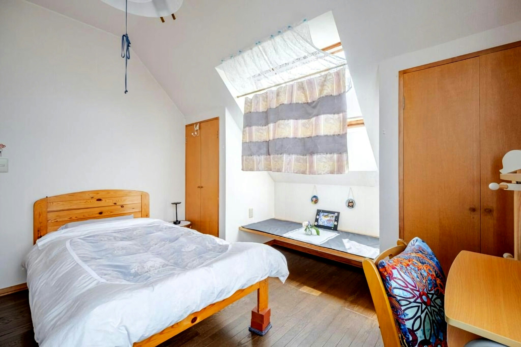 個室C- 天窓付き|涼風満喫ロマンチックなインテリア|静かな環境