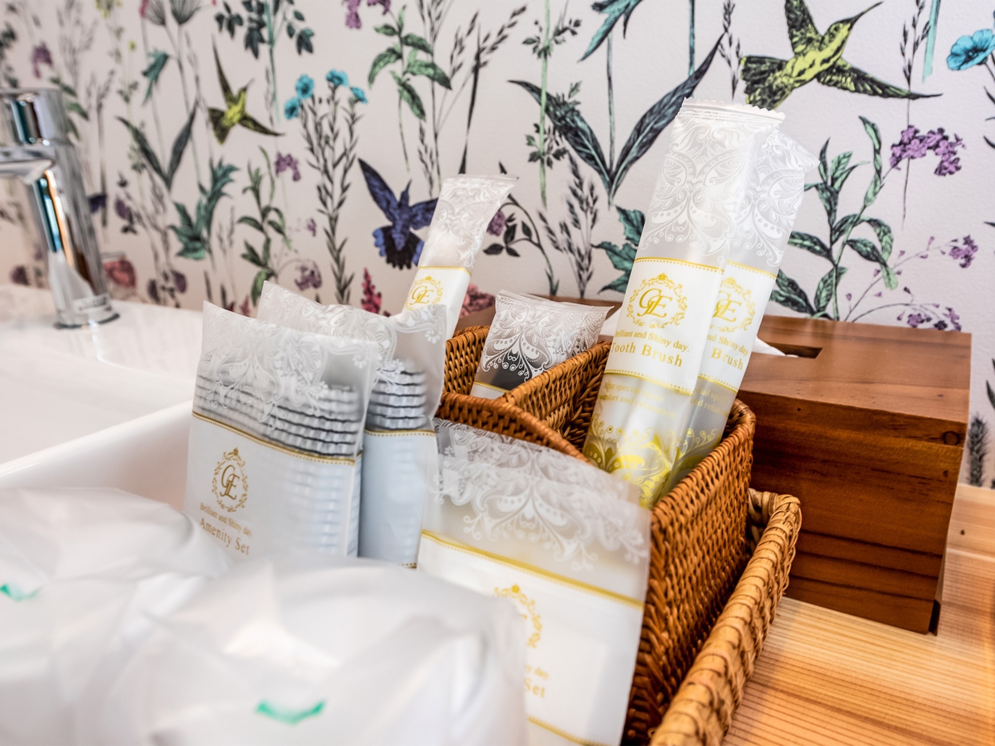 ・アメニティ充実しています(歯ブラシ/ヘアブラシ/コットン/綿棒など)