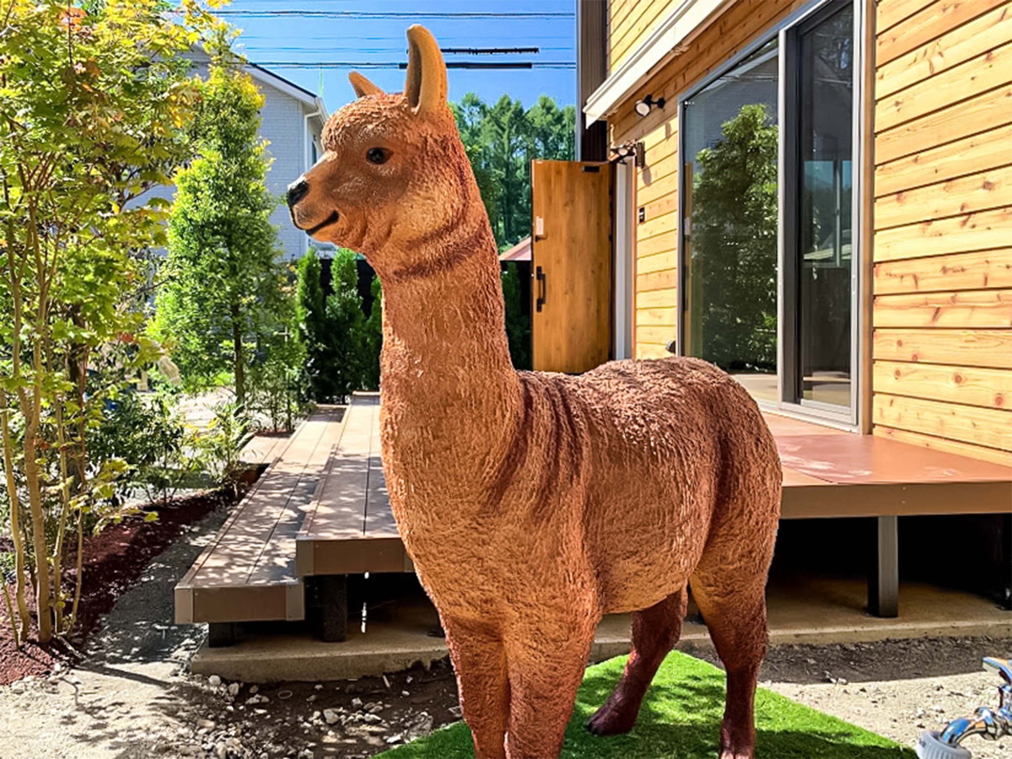 ・アルパカが皆様をお出迎え(オブジェです)
