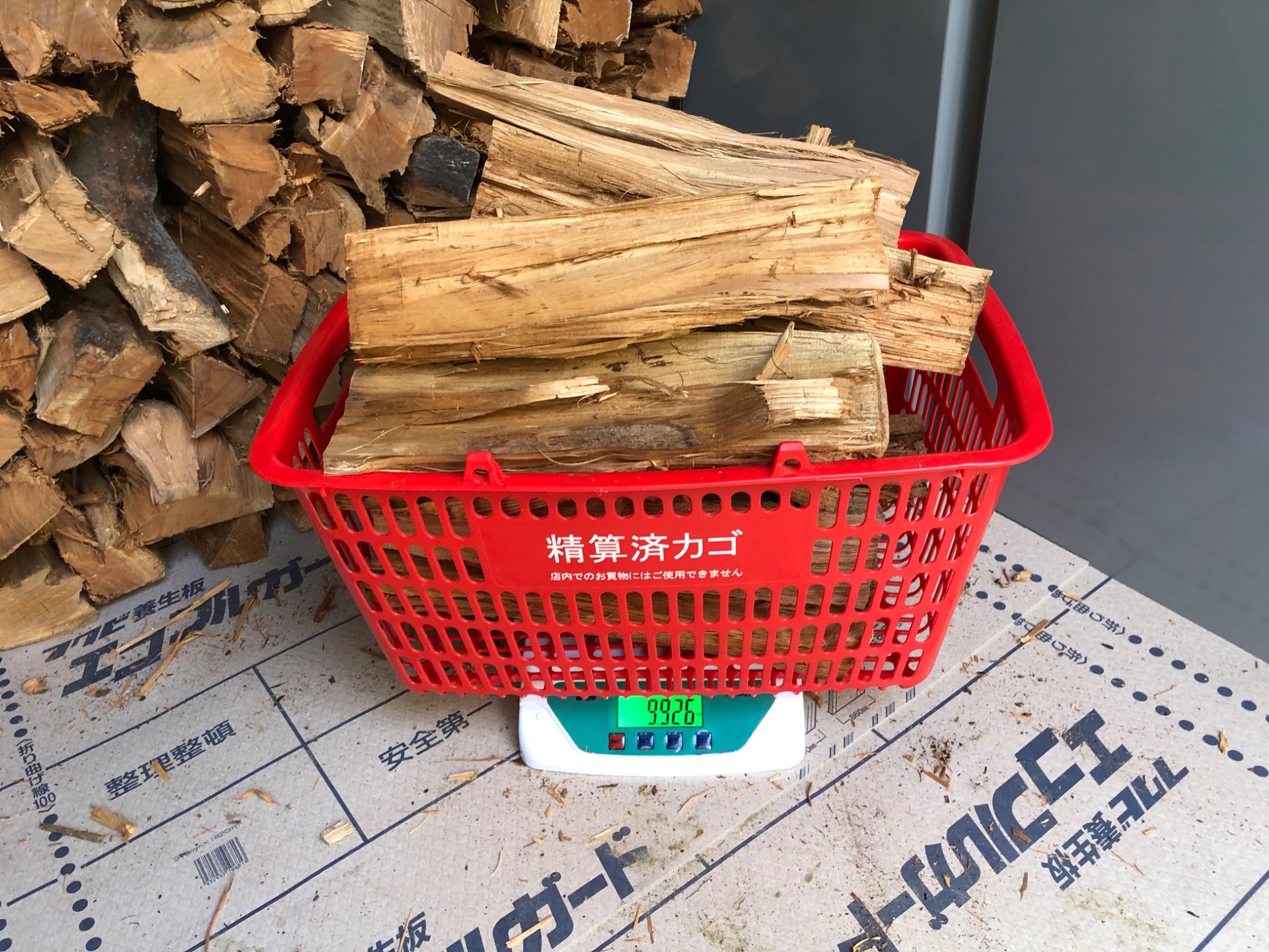 サウナに付くサービス薪10kg