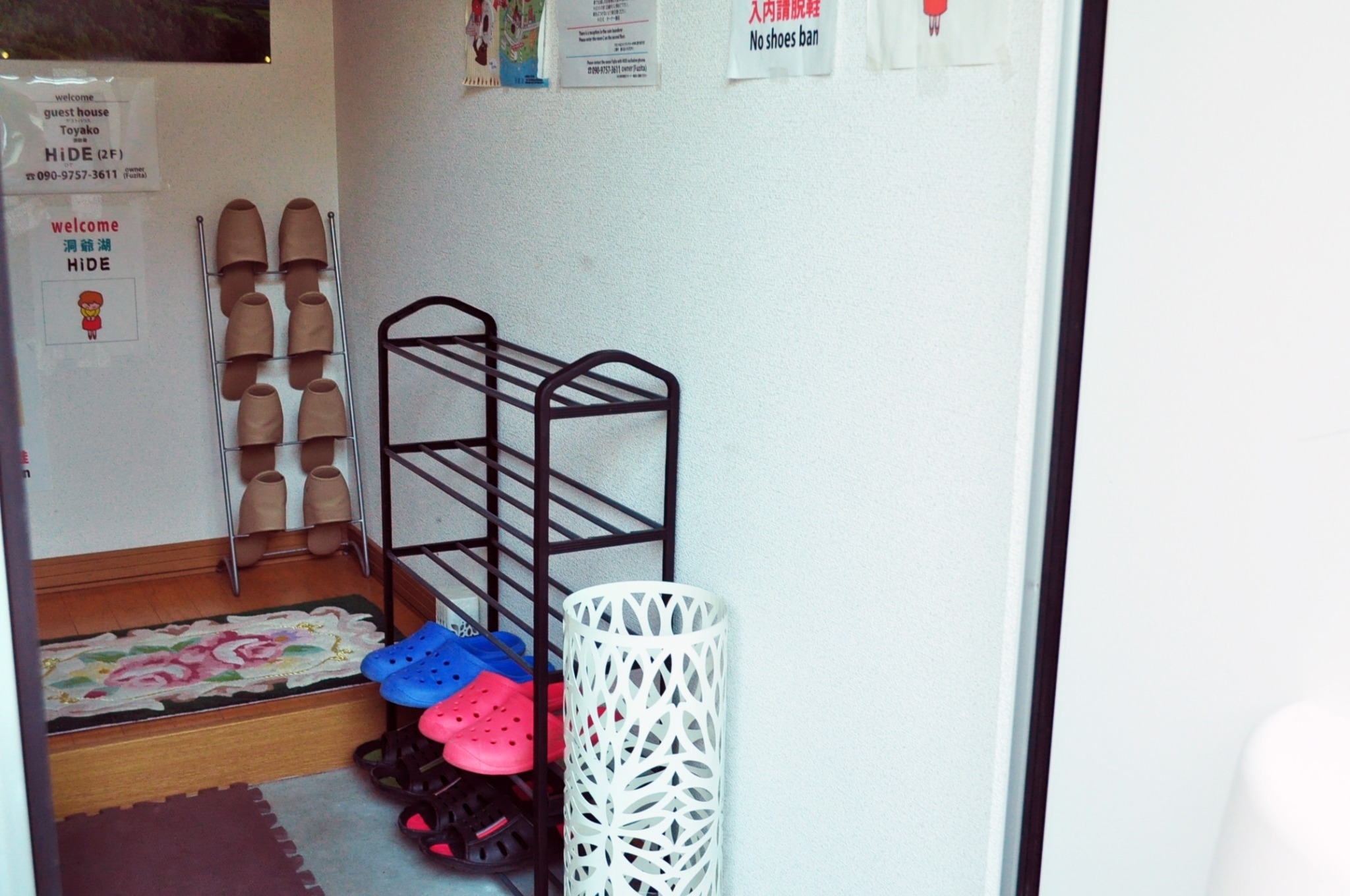 玄関(客室は階段上って2階です)