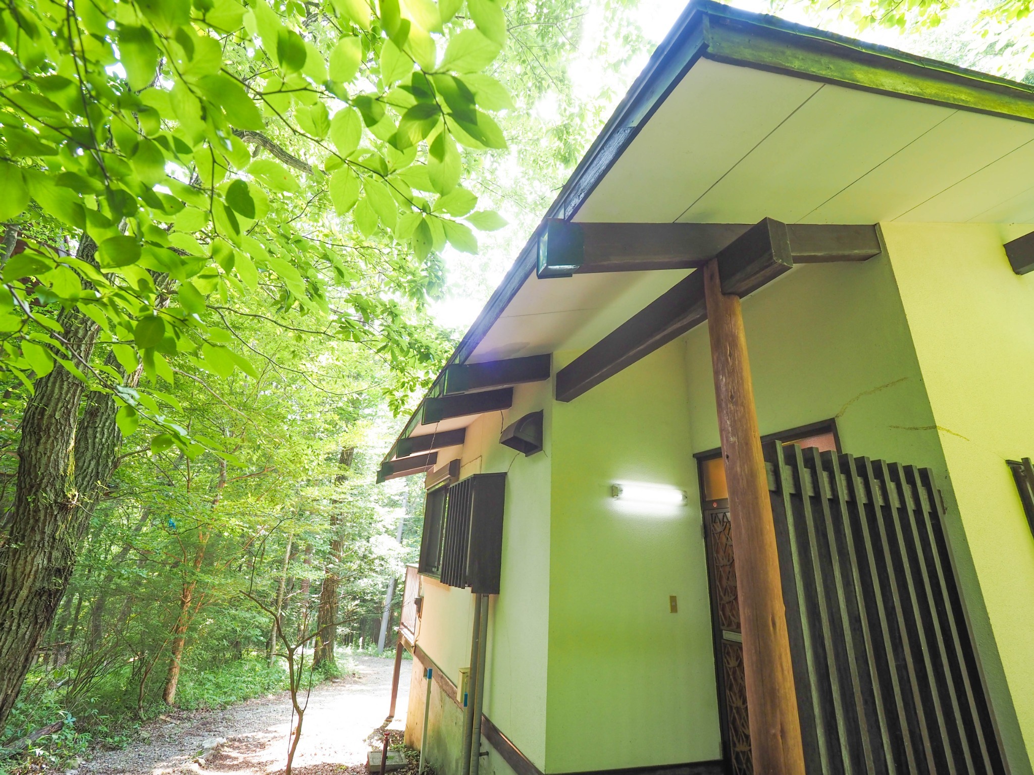 Kamiina Life: 緑が目に染む森に囲まれたコテージ、家族のだんらん、那須の休日