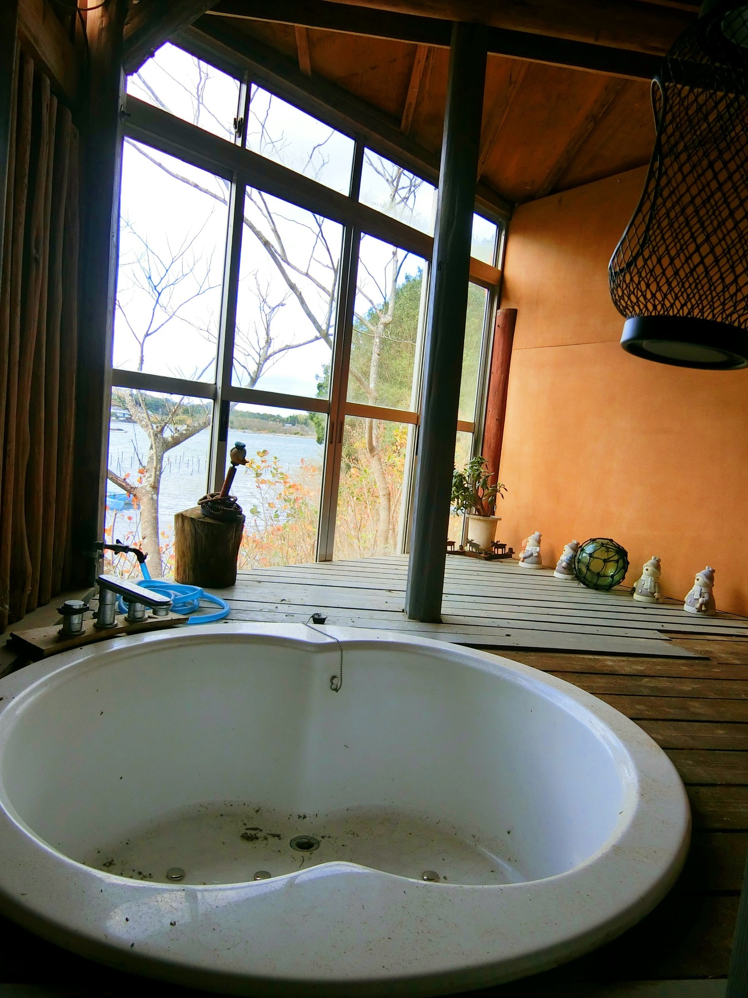 手作りジャグジーバスも仲間入り