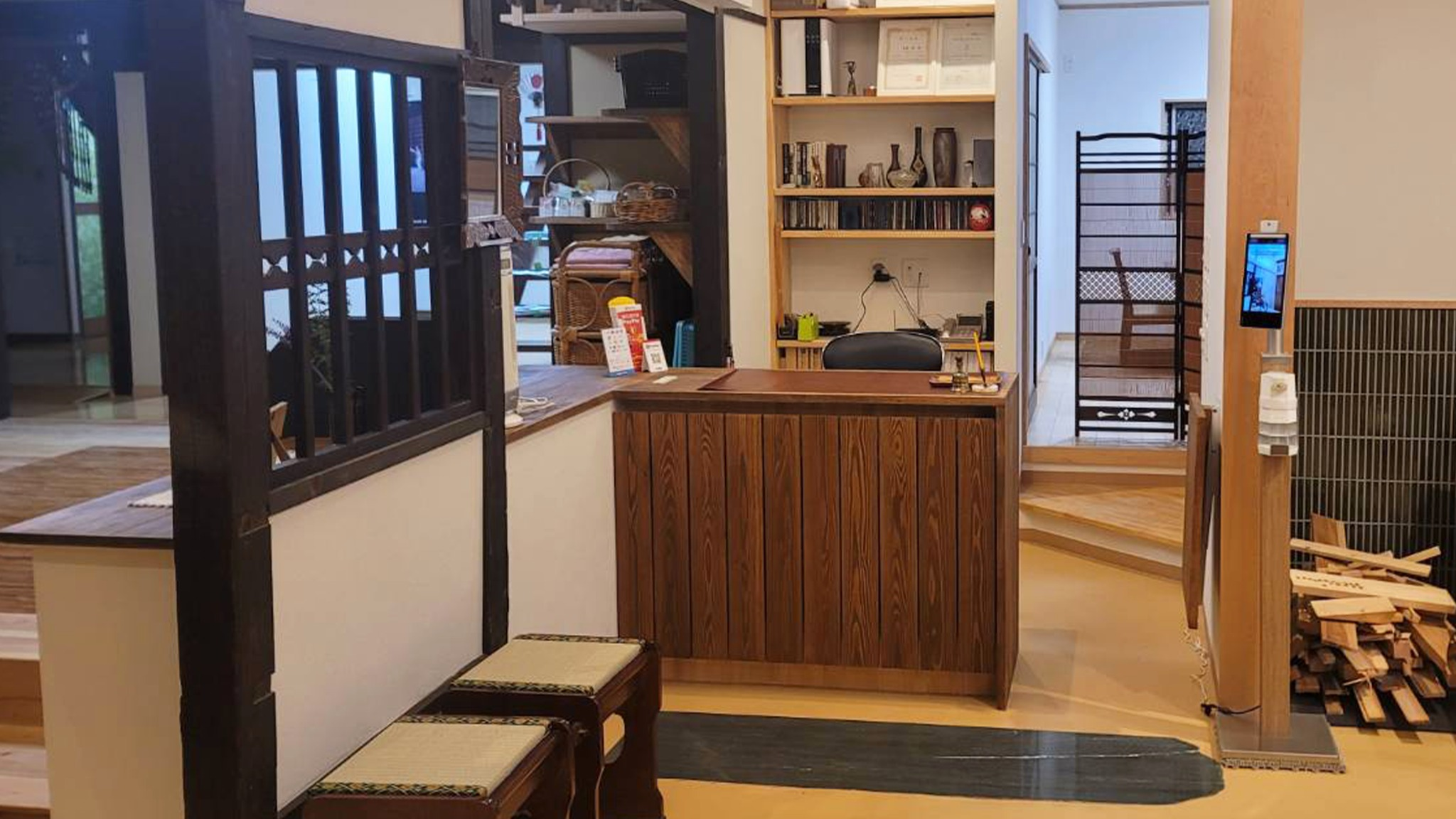 当館受付 ・Reception counter