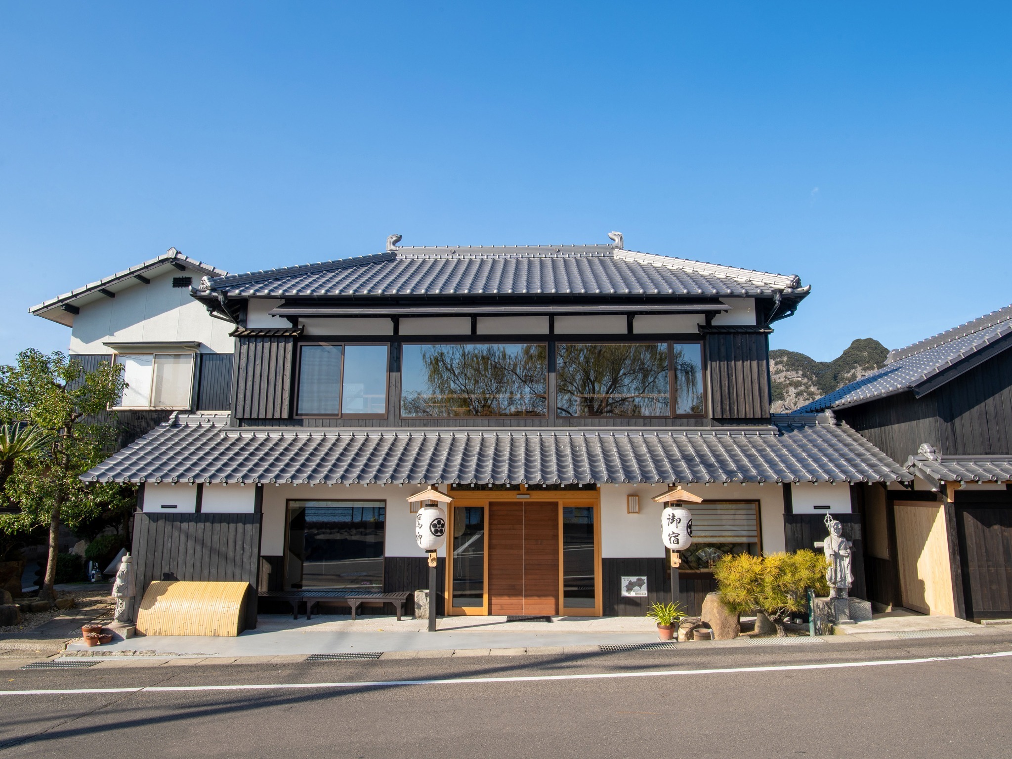 ・【外観- 昼-】ようこそ御宿鷹柳へ。お遍路での宿泊はもちろん周辺のアート巡りの拠点に最適