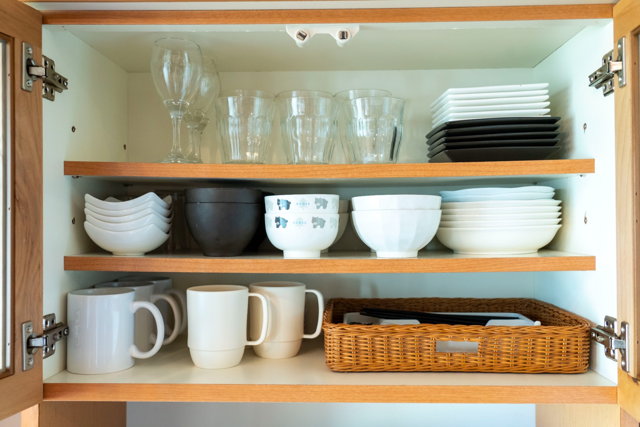 多種多様な食器類もあります