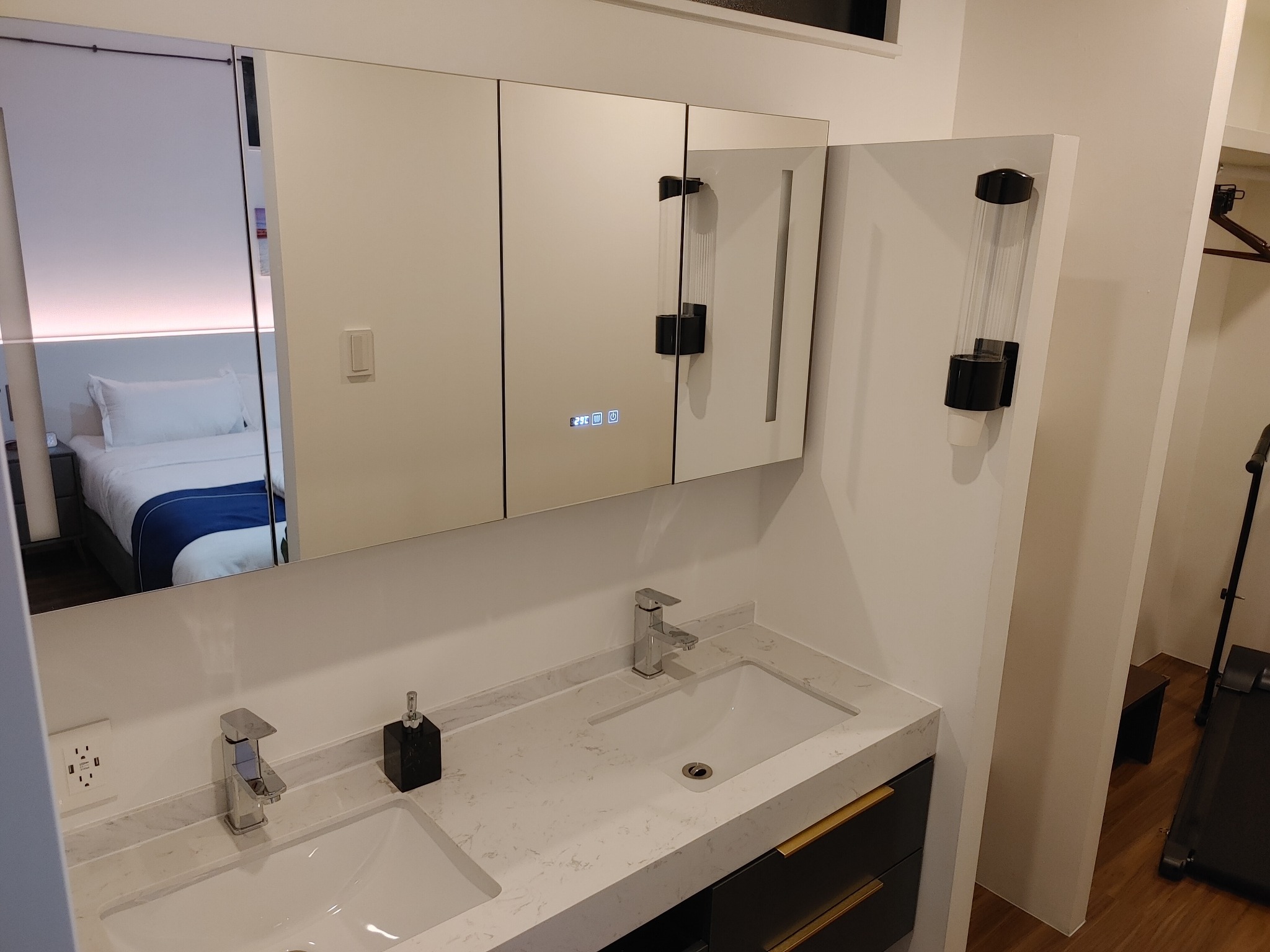 寝室4/洗面台1 Bed Room 4/Wash basin1