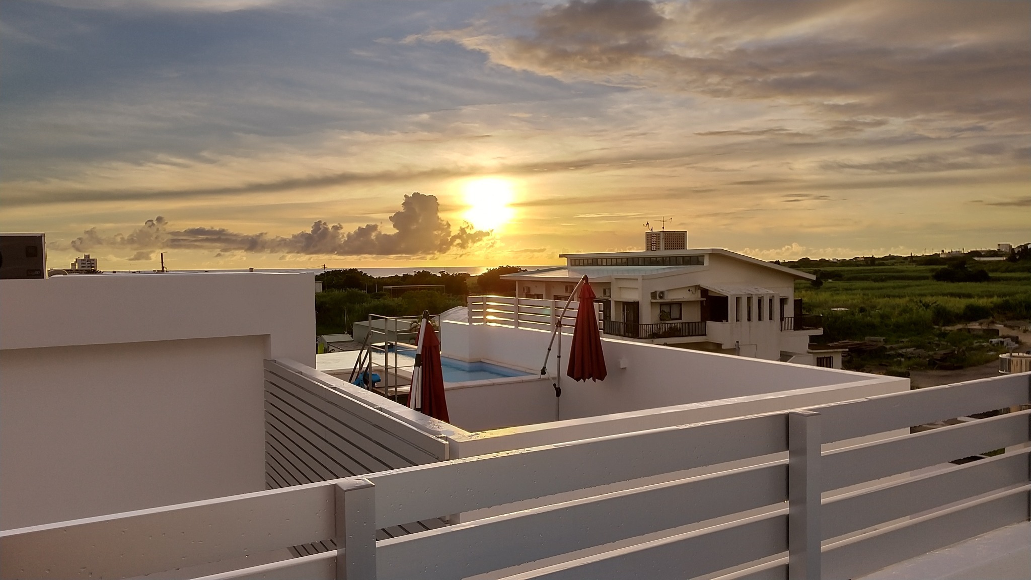 屋上(※屋上照明は21時に自動消灯いたします。屋上のご利用は20時30分までとなりますので予めご了承ください。) Rooftop (* The rooftop lighting will be turned off automatically at 21:00. Please note that the rooftop will be available until 20:30.)