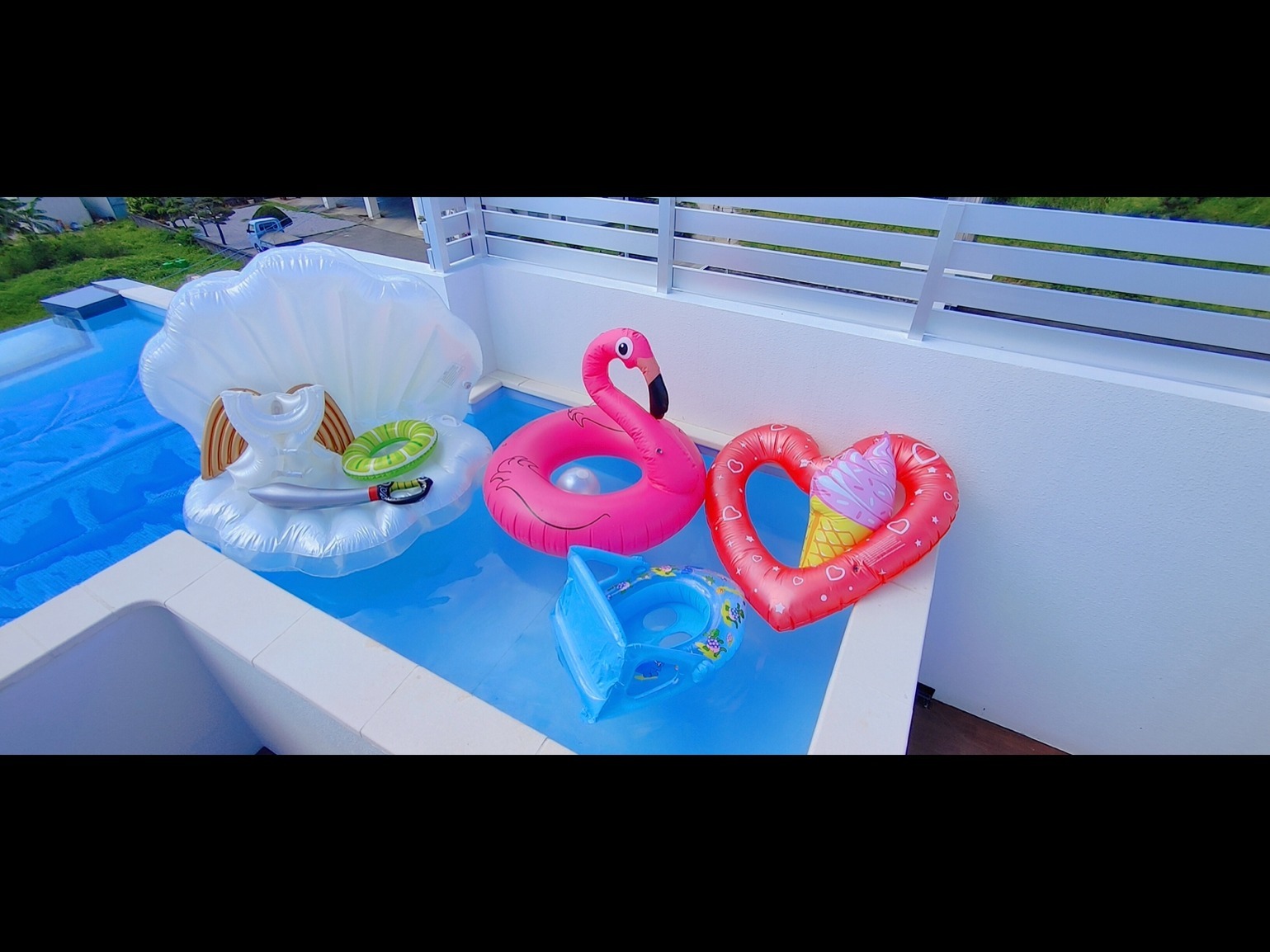 プール (※屋上照明は21時に自動消灯いたします。屋上のご利用は20時30分までとなりますので予めご了承ください。) Rooftop (* The rooftop lighting will be turned off automatically at 21:00. Please note that the rooftop will be available until 20:30.)