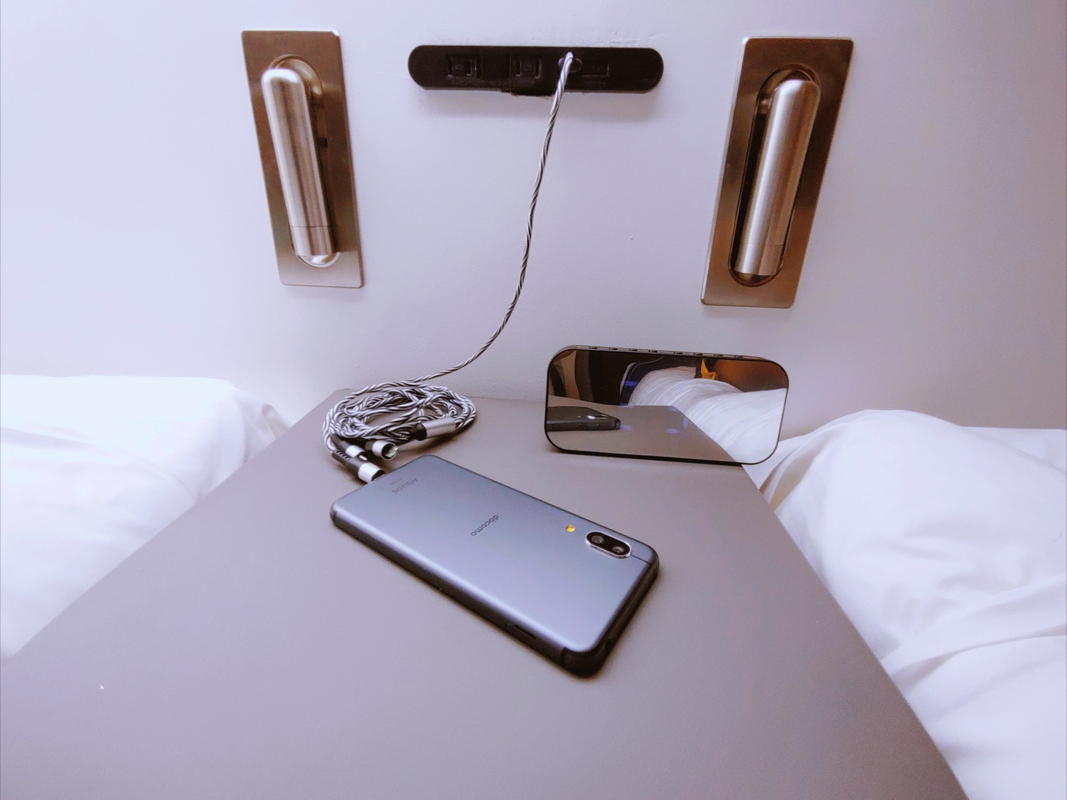 充電ケーブル Type-b、Type-c、Lightningの三本が一体になったケーブルをご用意しております。  Charging cable We offer a cable that integrates Type-b, Type-c, and Lightning.