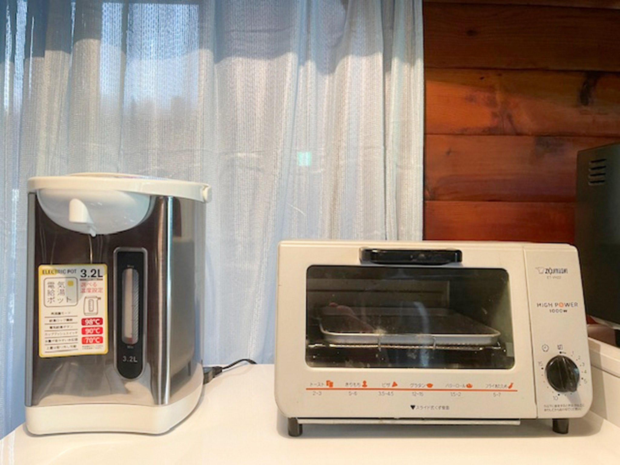 ・【キッチン】電気ポットやトースターなど基本的な調理家電は一式取り揃えております