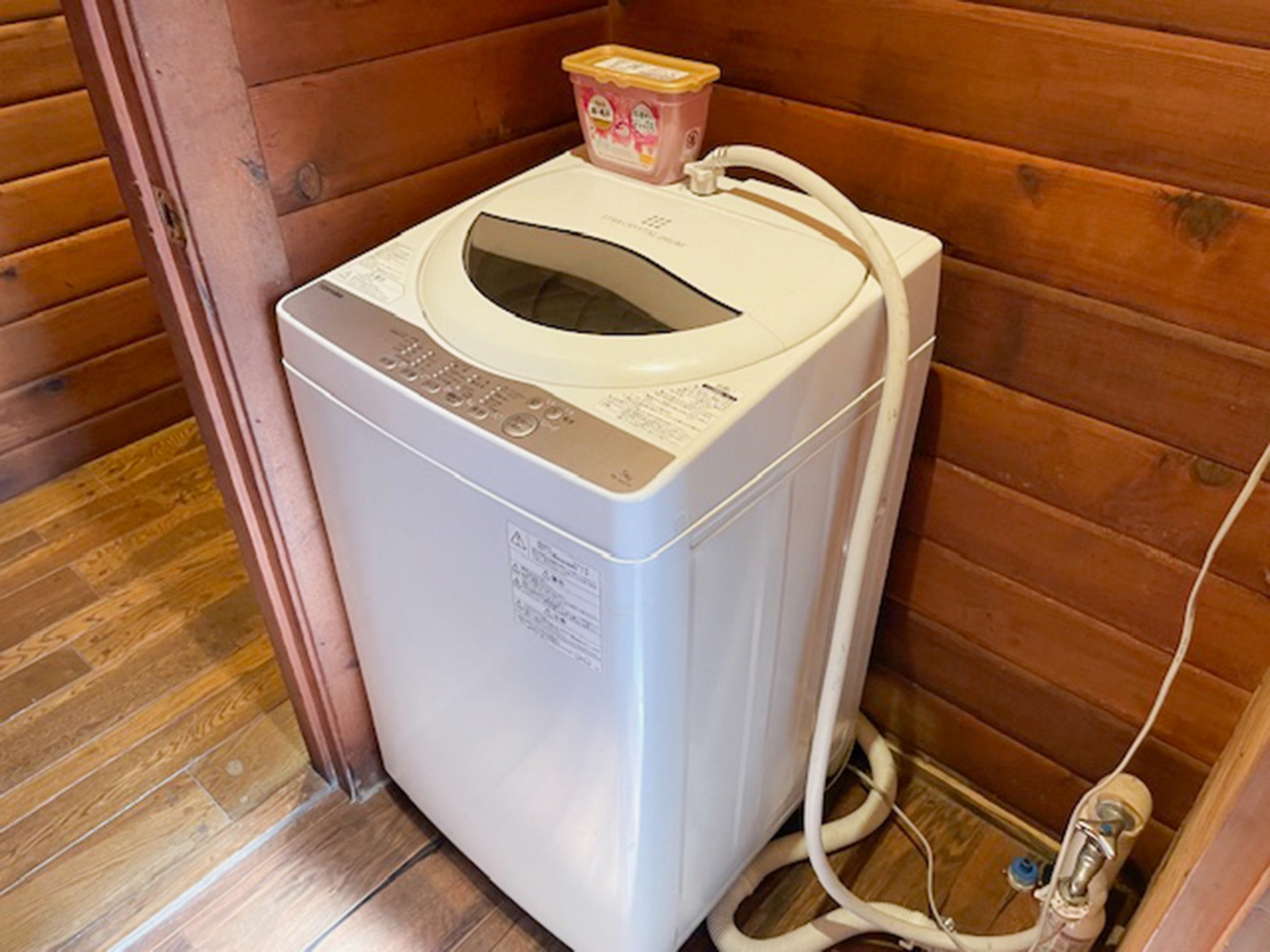 ・【洗濯機】洗濯機と洗濯用洗剤をご用意。長期滞在時に便利です