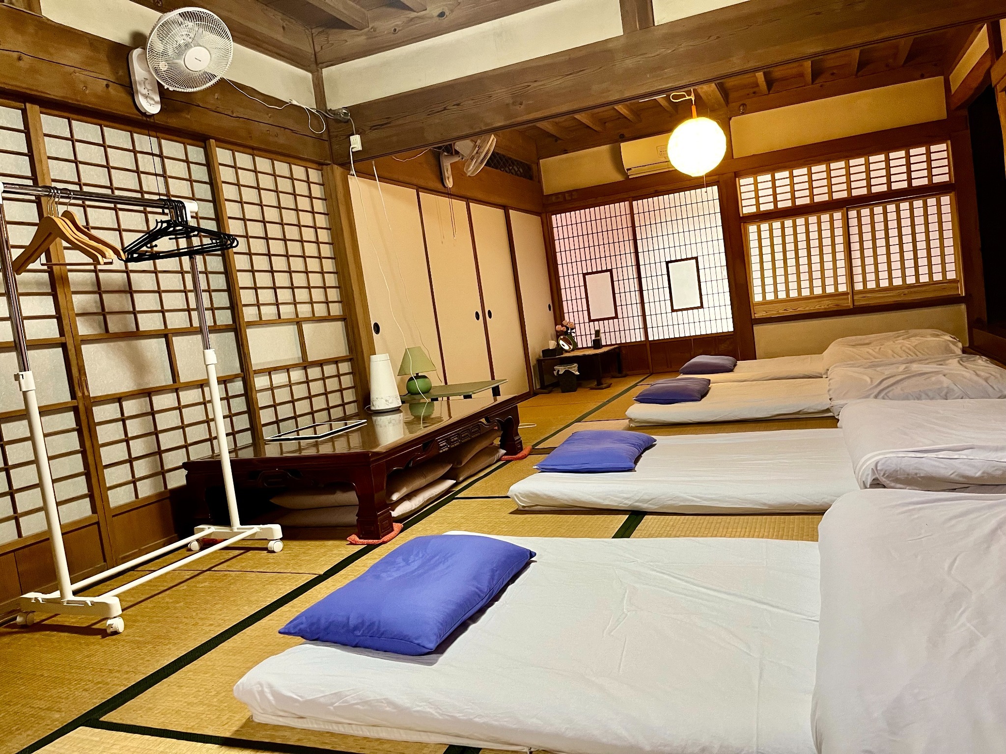 襖と撮ると16畳の大部屋