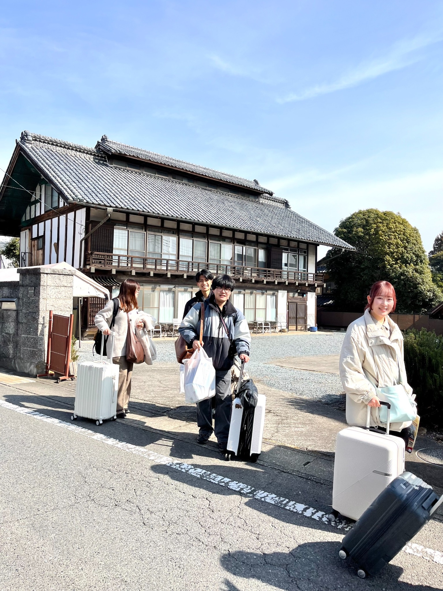 バス停が徒歩3分、JR高崎駅まで27分