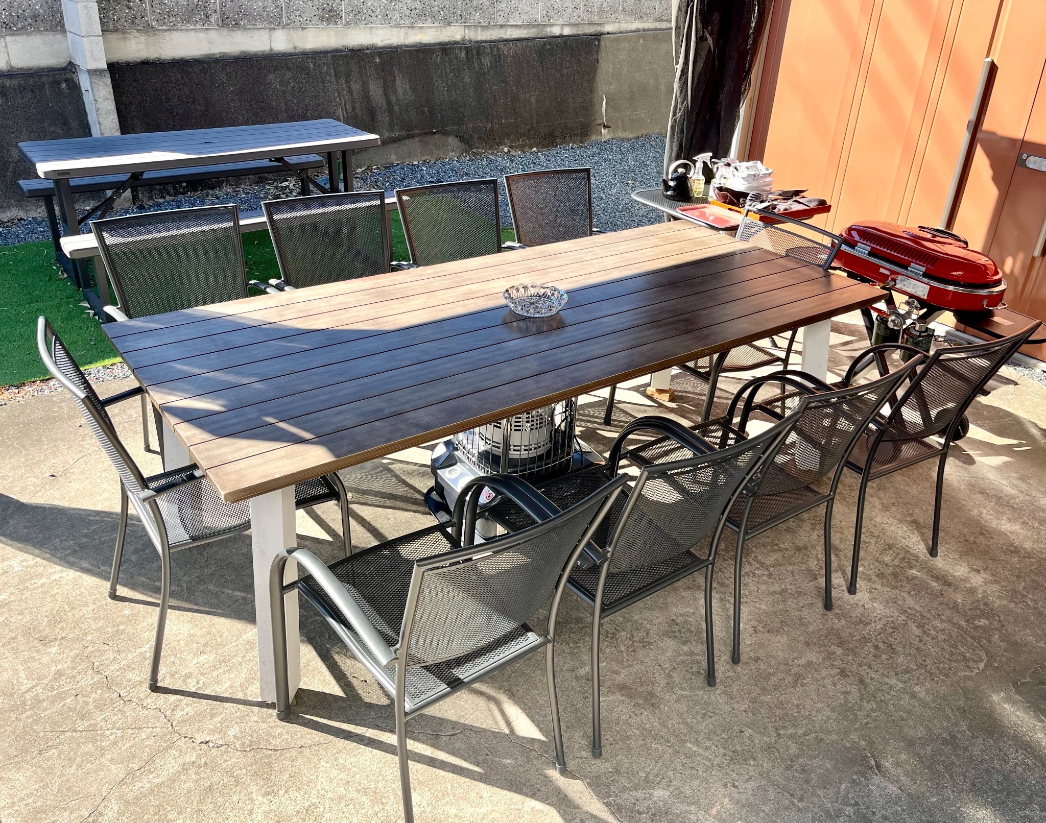 チェックイン前家主が人数分のテラス設定