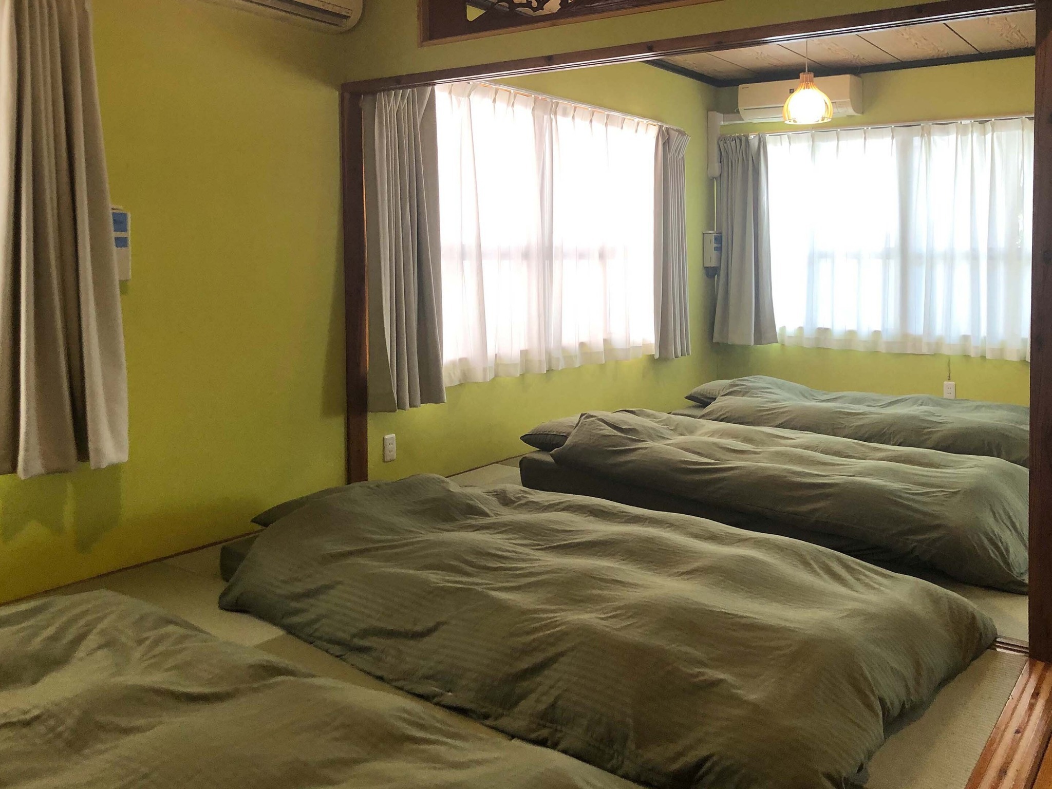 ・開放感ある和室でおくつろぎください